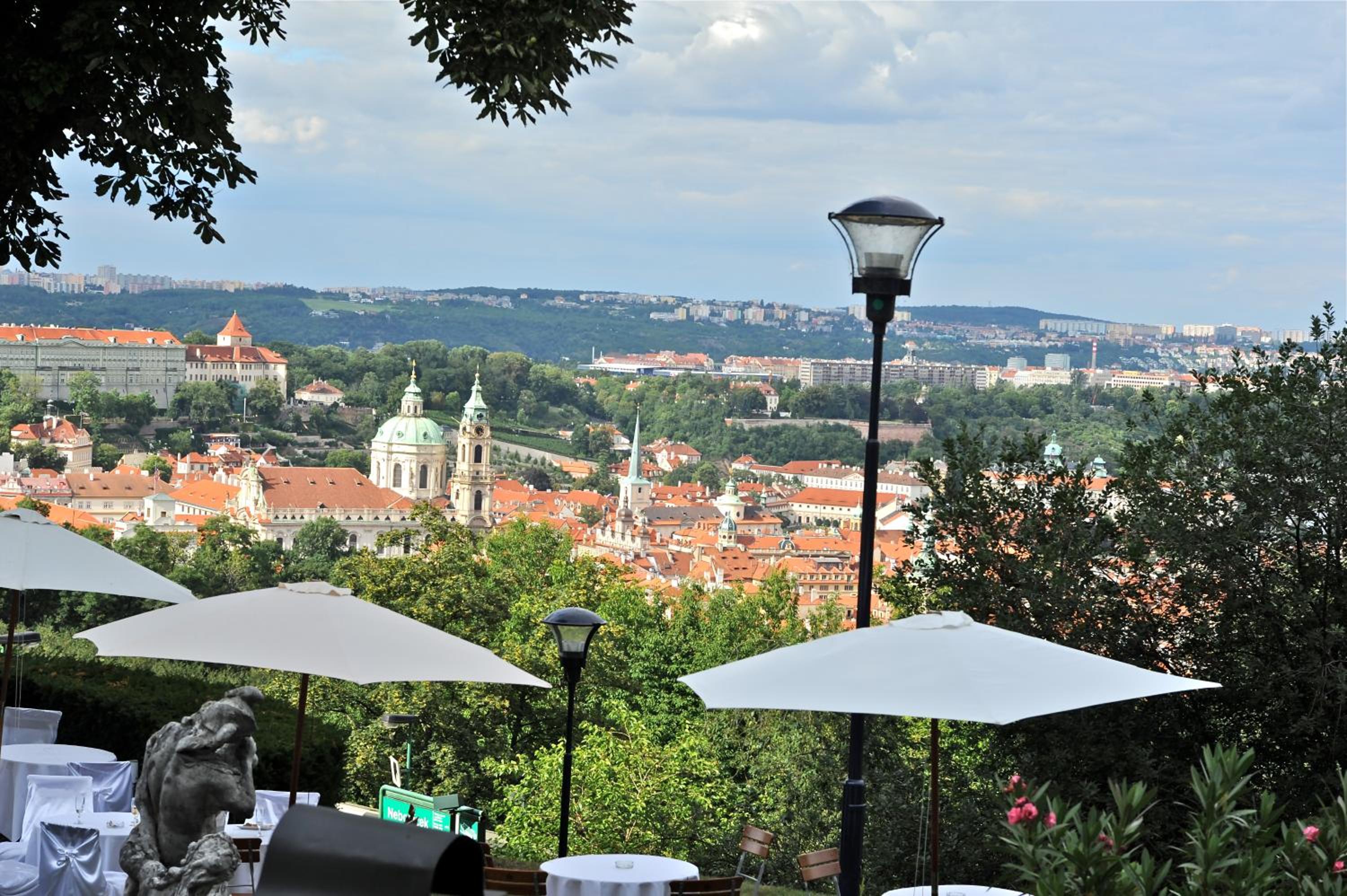 Nebozizek Hotel a Restaurant