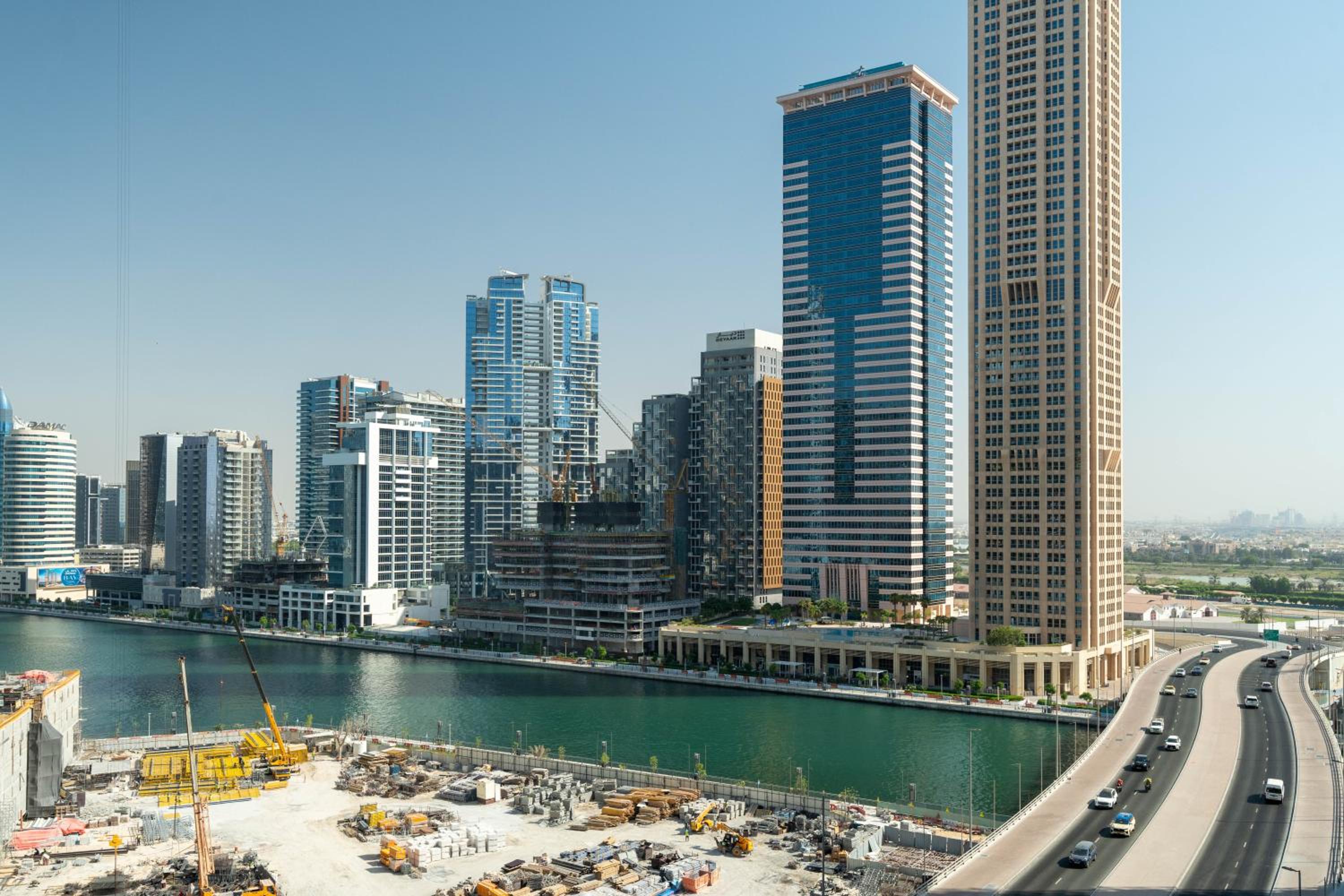 Stylish 1-Bedroom with Lake View in Business Bay