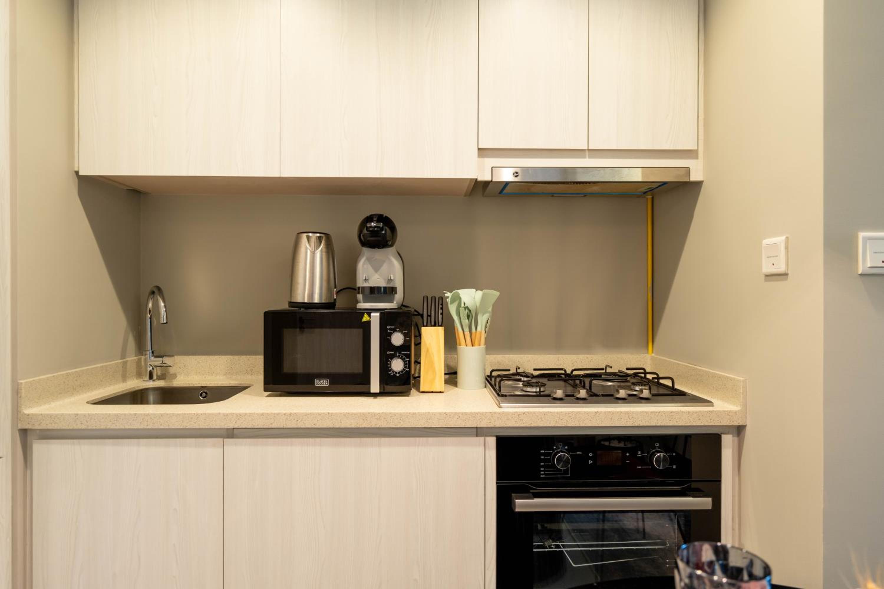 Stylish 1-Bedroom with Lake View in Business Bay