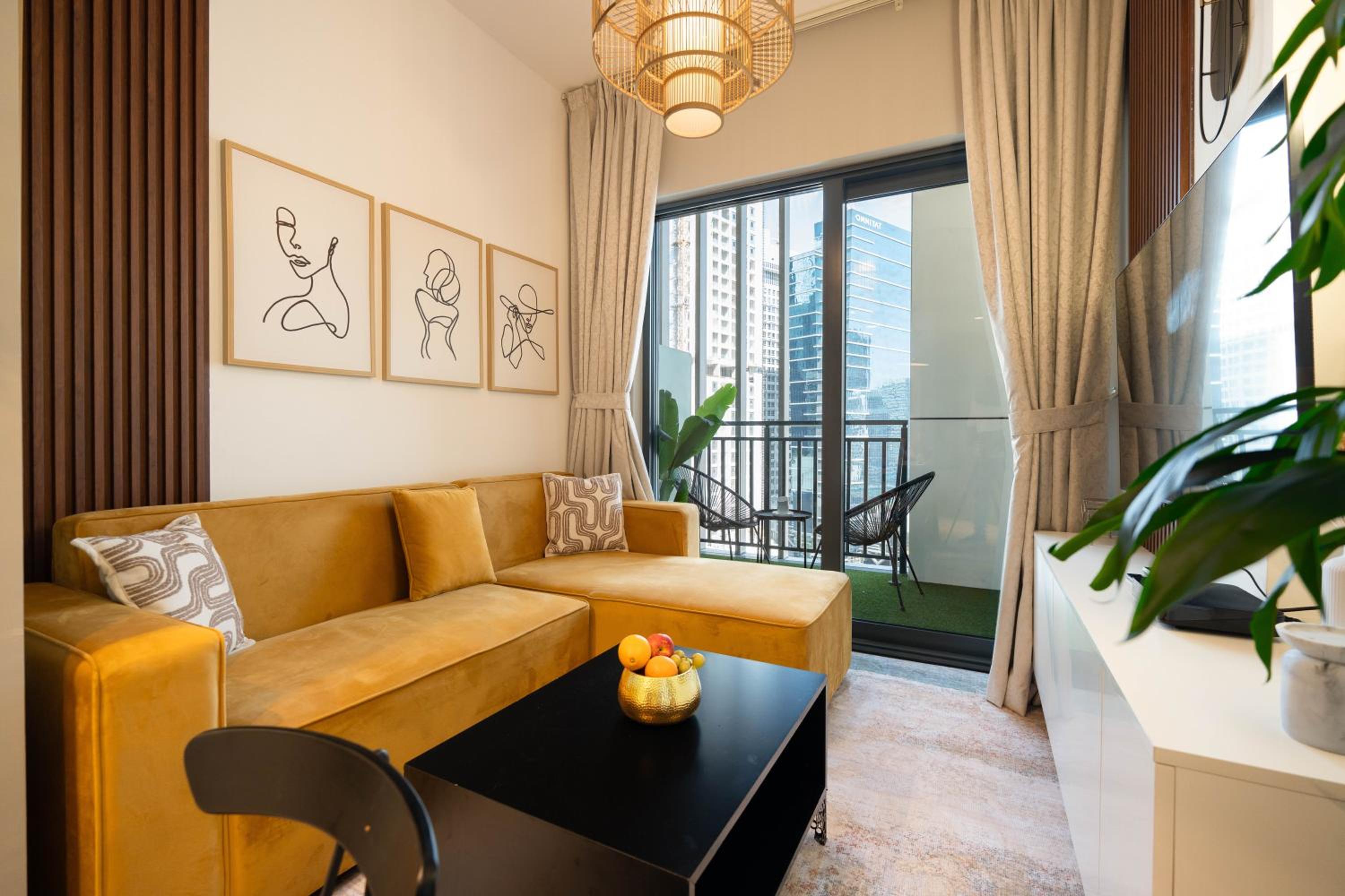 Stylish 1-Bedroom with Lake View in Business Bay
