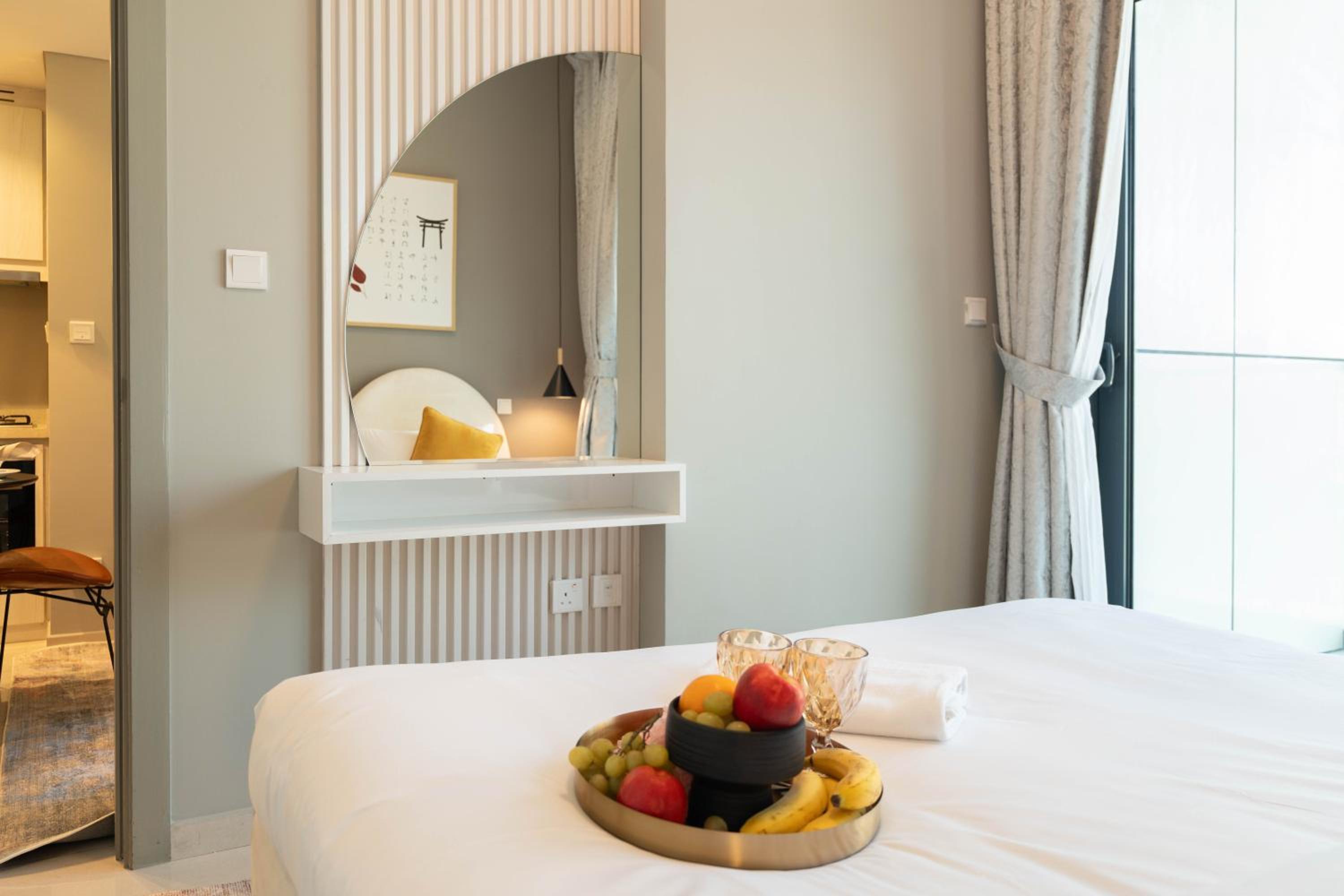Stylish 1-Bedroom with Lake View in Business Bay