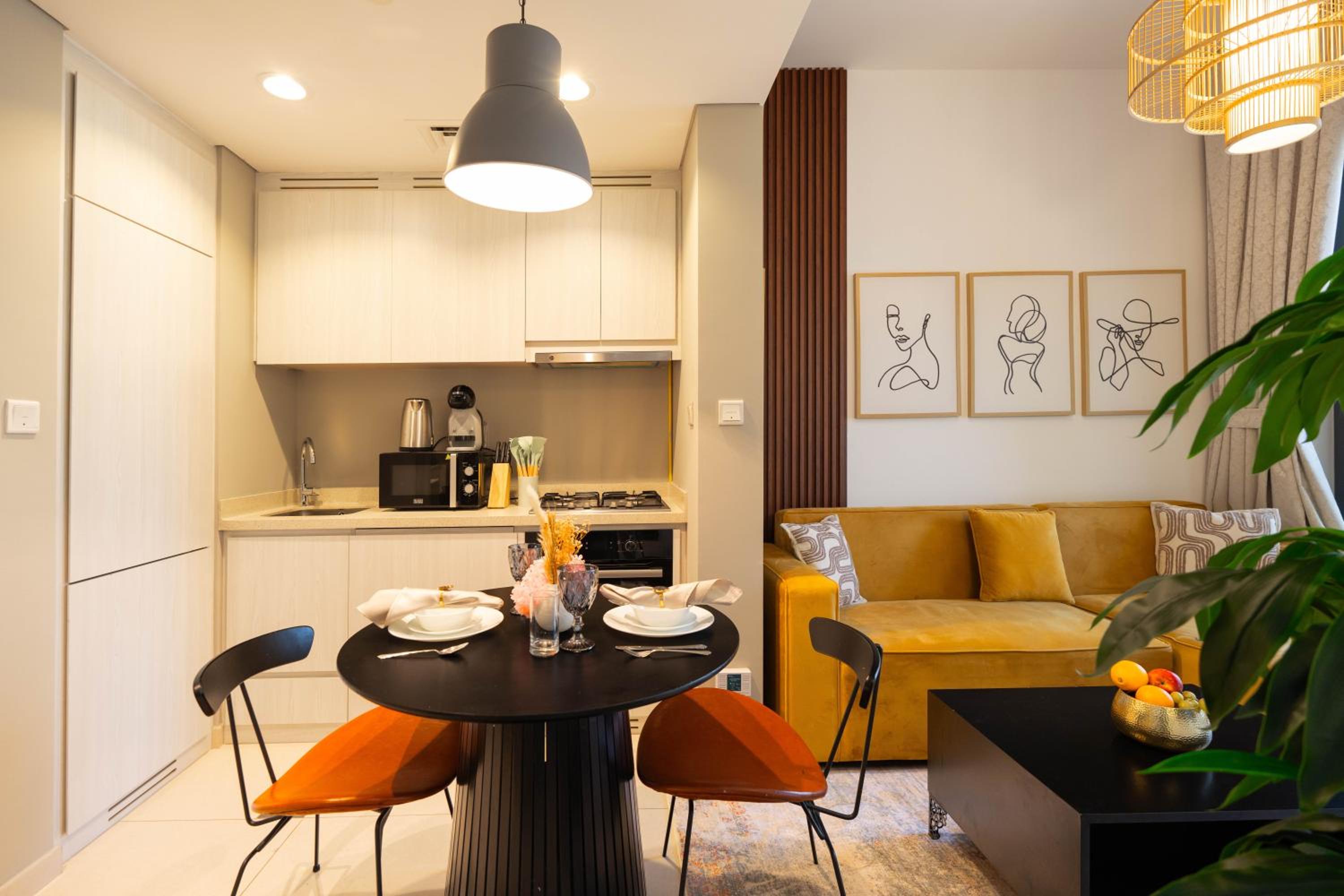 Stylish 1-Bedroom with Lake View in Business Bay