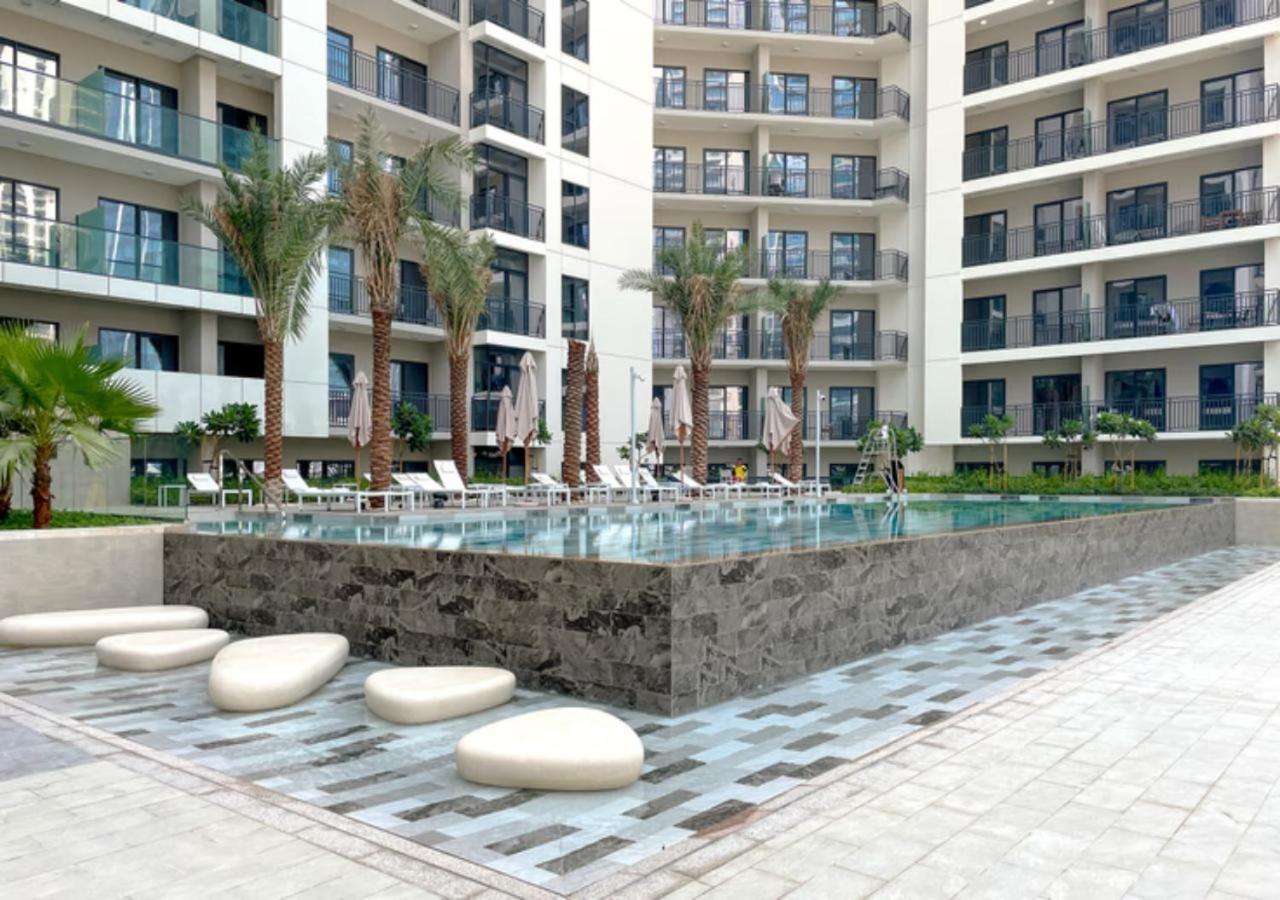 Stylish 1-Bedroom with Lake View in Business Bay