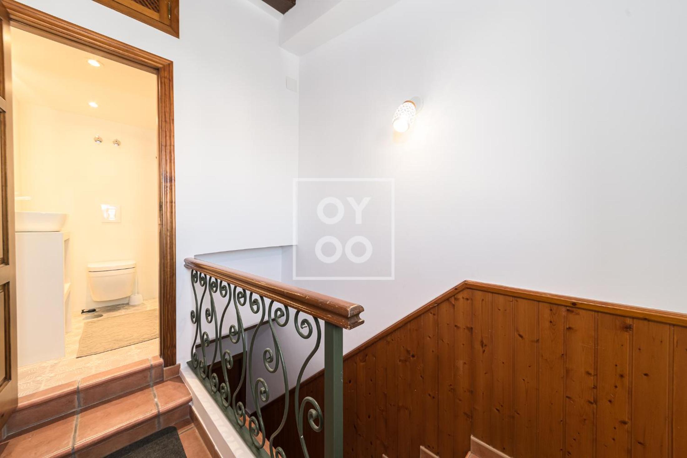 Luz del Faro, apartment in historic townhouse with sea view - by OYOOSTAYS