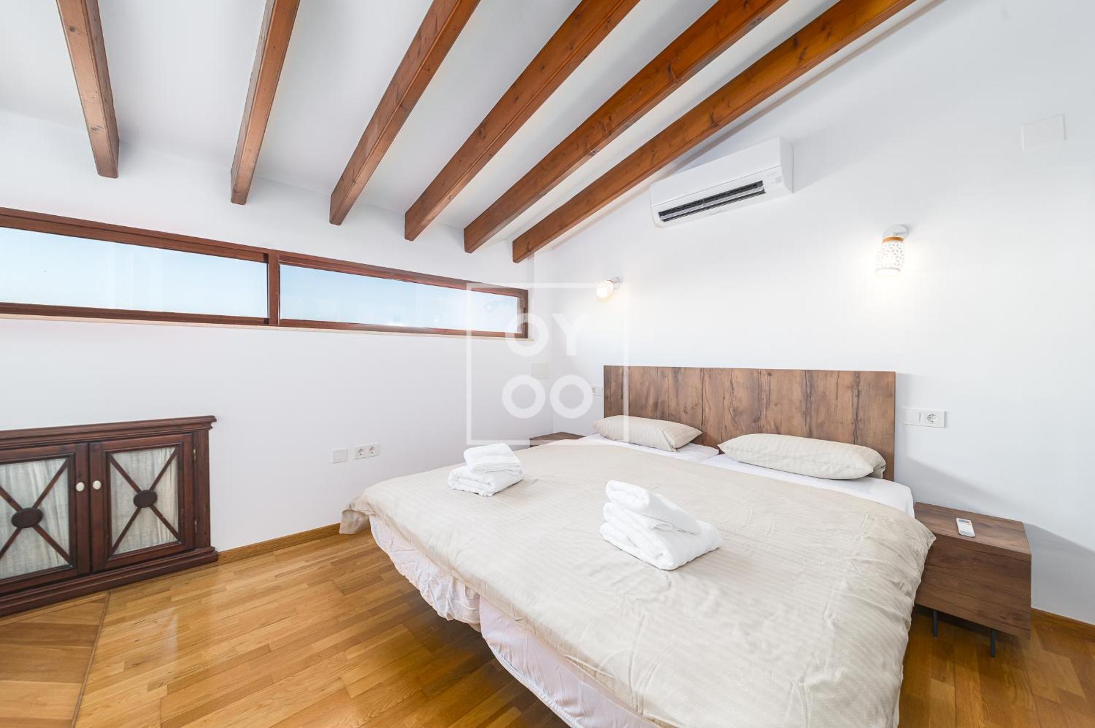 Luz del Faro, apartment in historic townhouse with sea view - by OYOOSTAYS