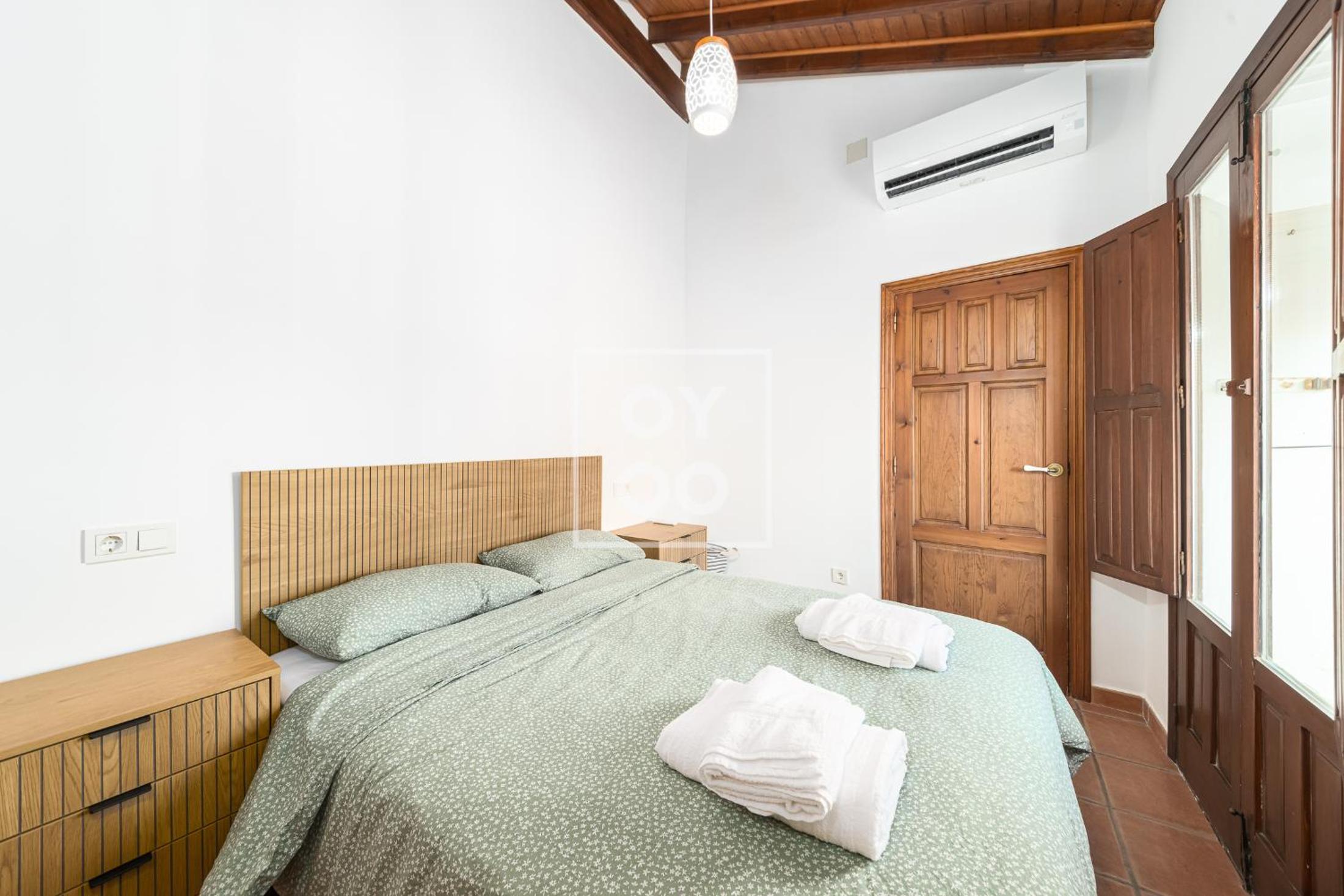 Luz del Faro, apartment in historic townhouse with sea view - by OYOOSTAYS
