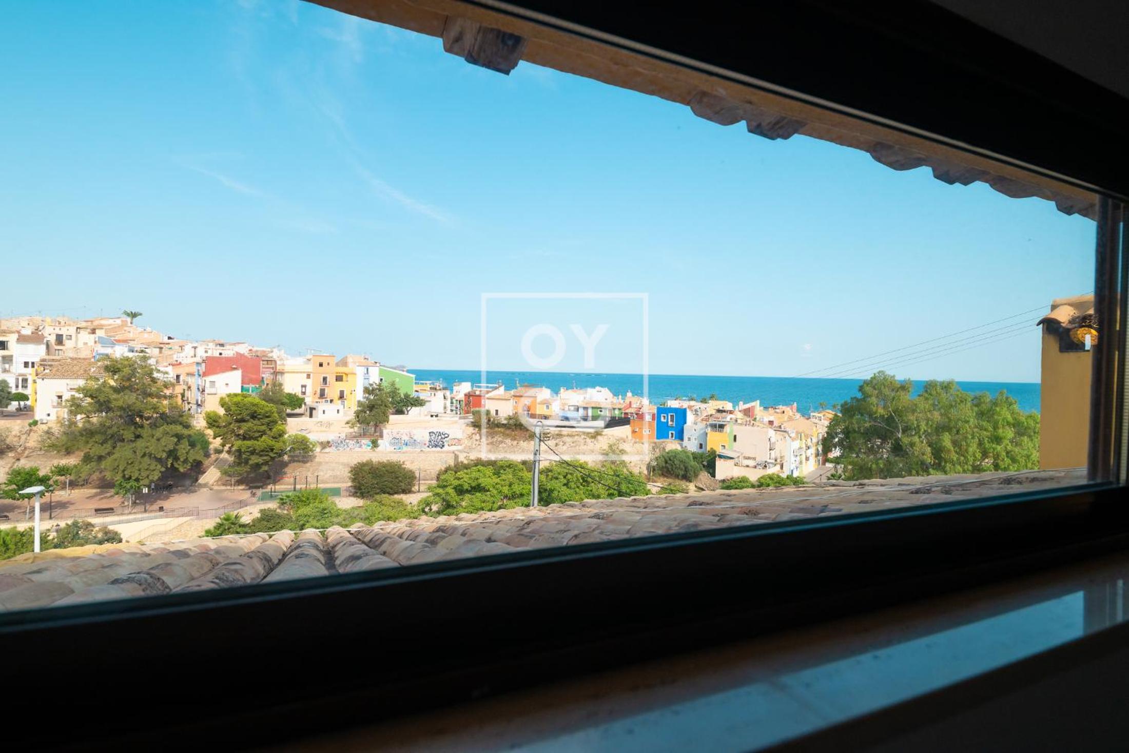 Luz del Faro, apartment in historic townhouse with sea view - by OYOOSTAYS