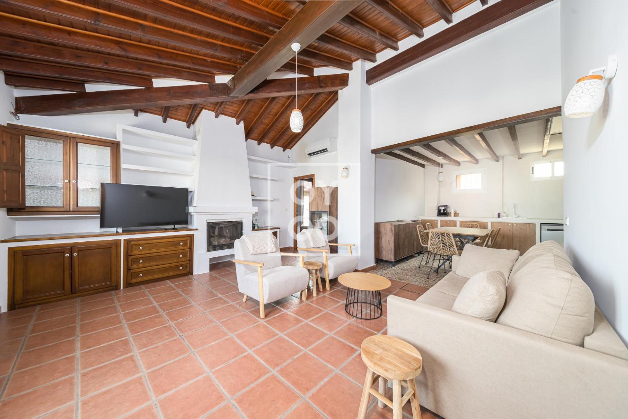 Luz del Faro, apartment in historic townhouse with sea view - by OYOOSTAYS