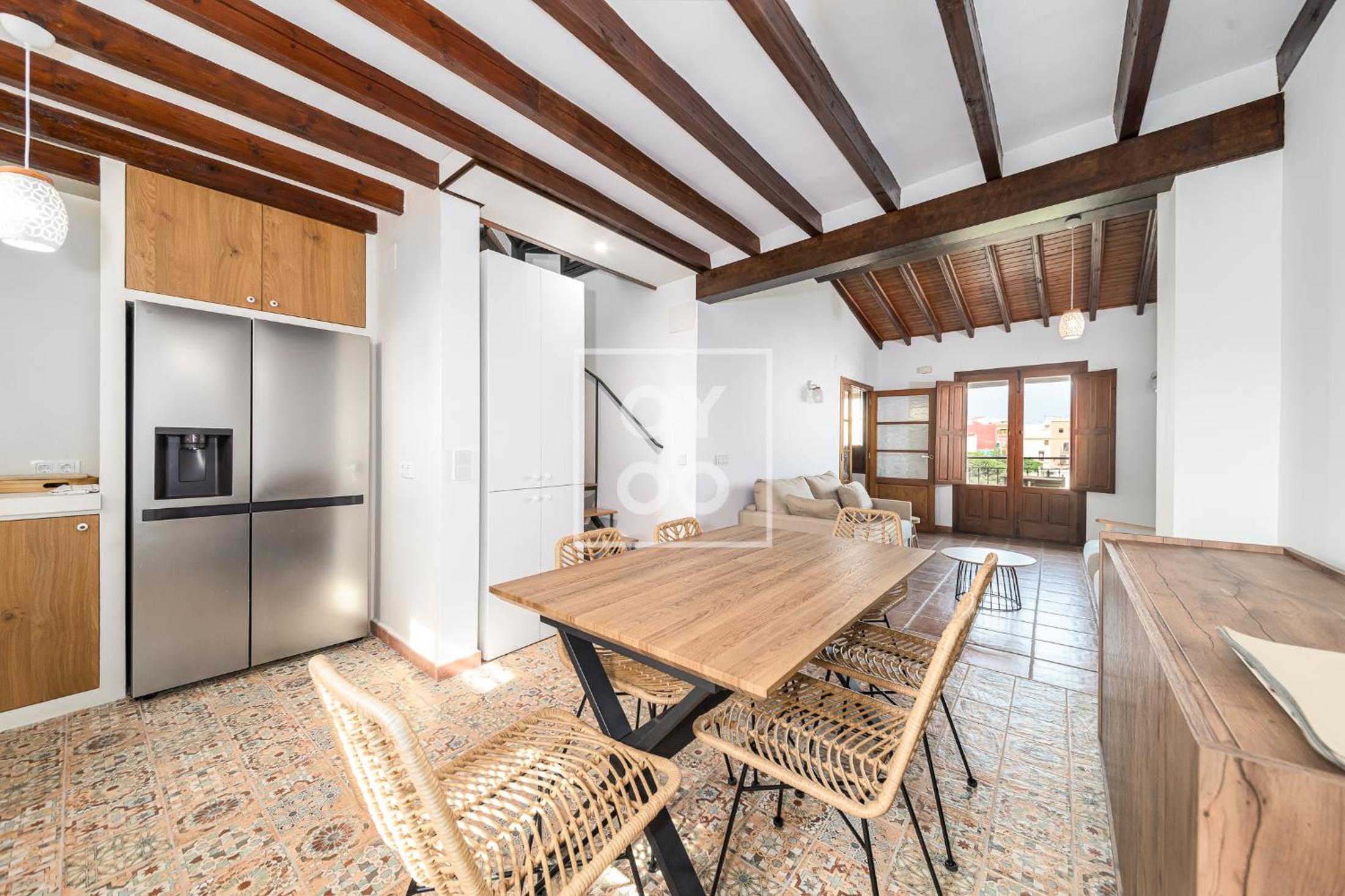 Luz del Faro, apartment in historic townhouse with sea view - by OYOOSTAYS