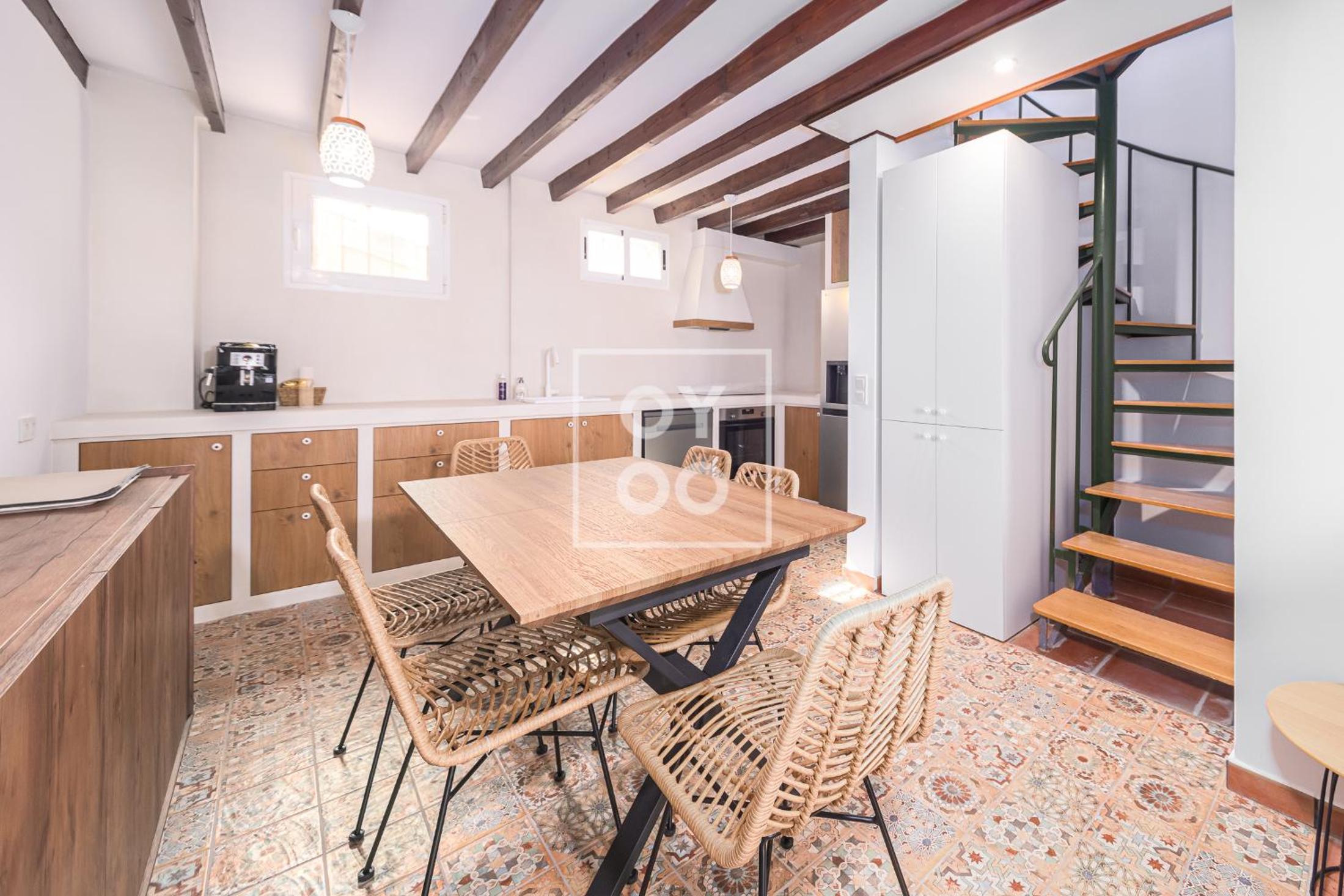 Luz del Faro, apartment in historic townhouse with sea view - by OYOOSTAYS