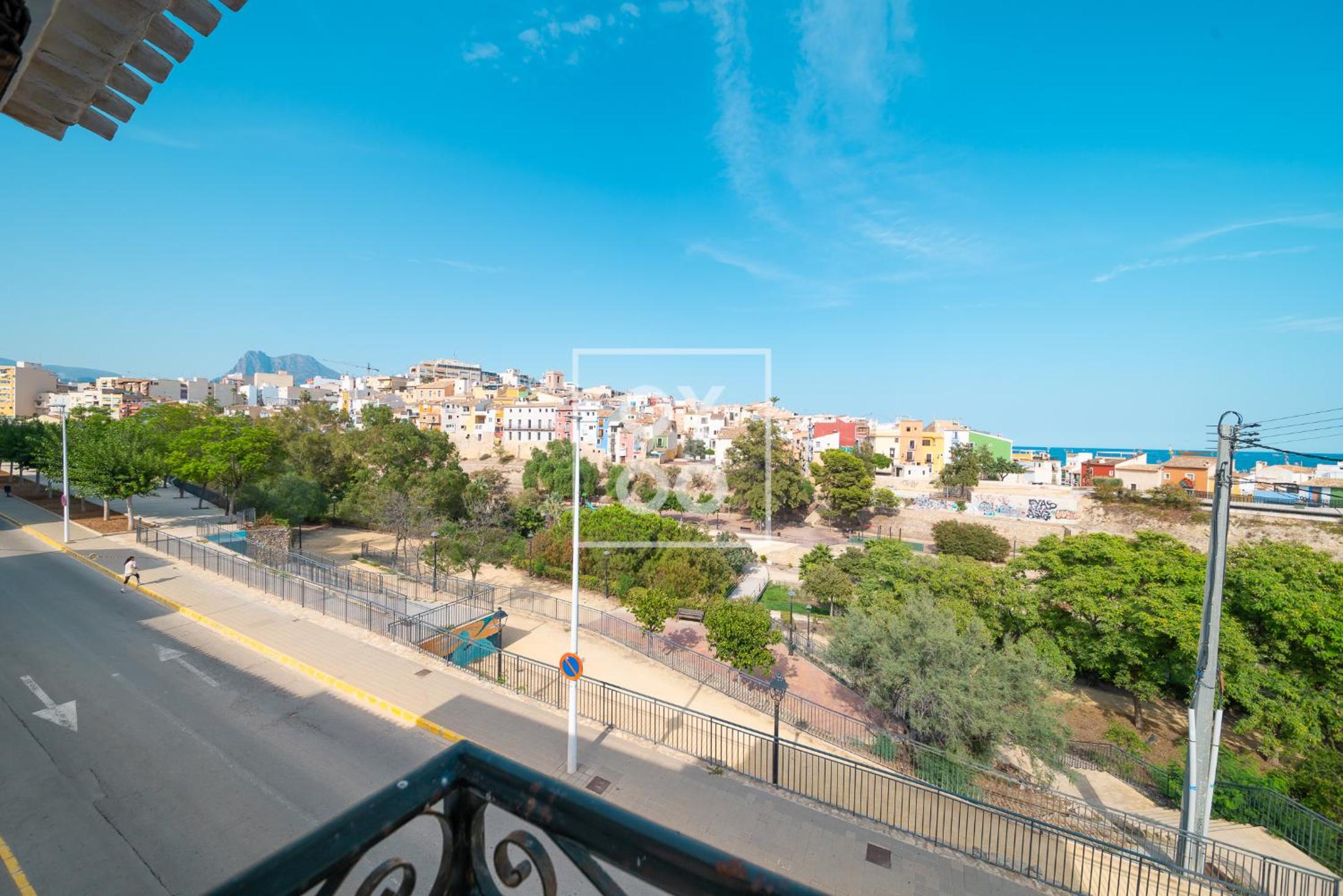Luz del Faro, apartment in historic townhouse with sea view - by OYOOSTAYS