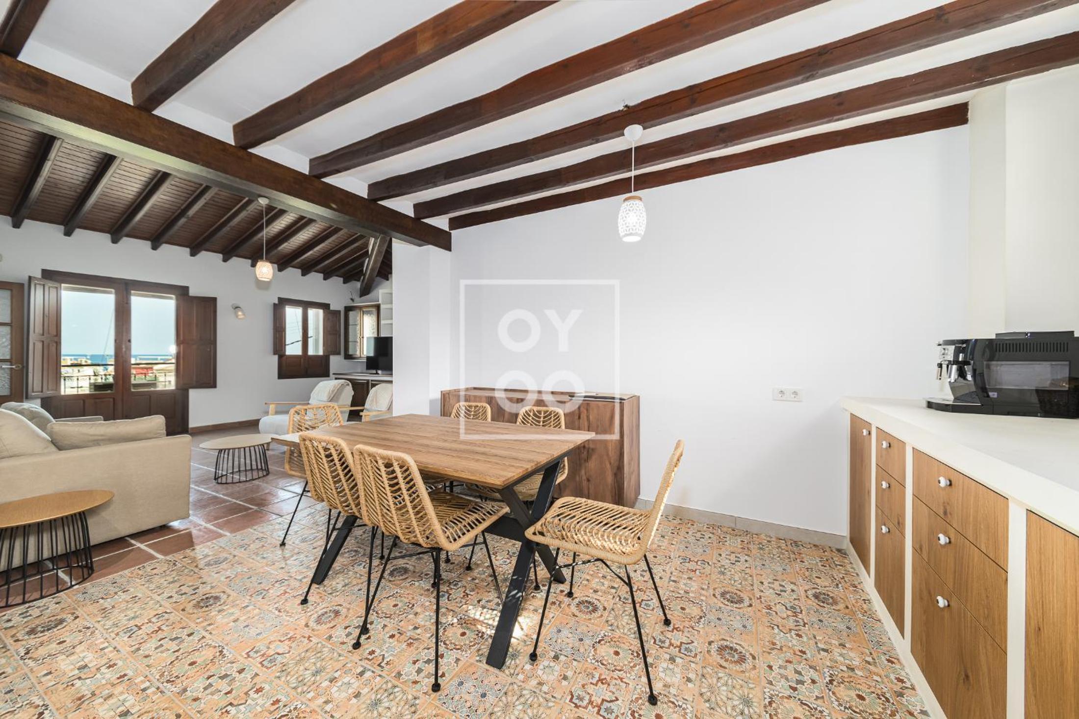 Luz del Faro, apartment in historic townhouse with sea view - by OYOOSTAYS