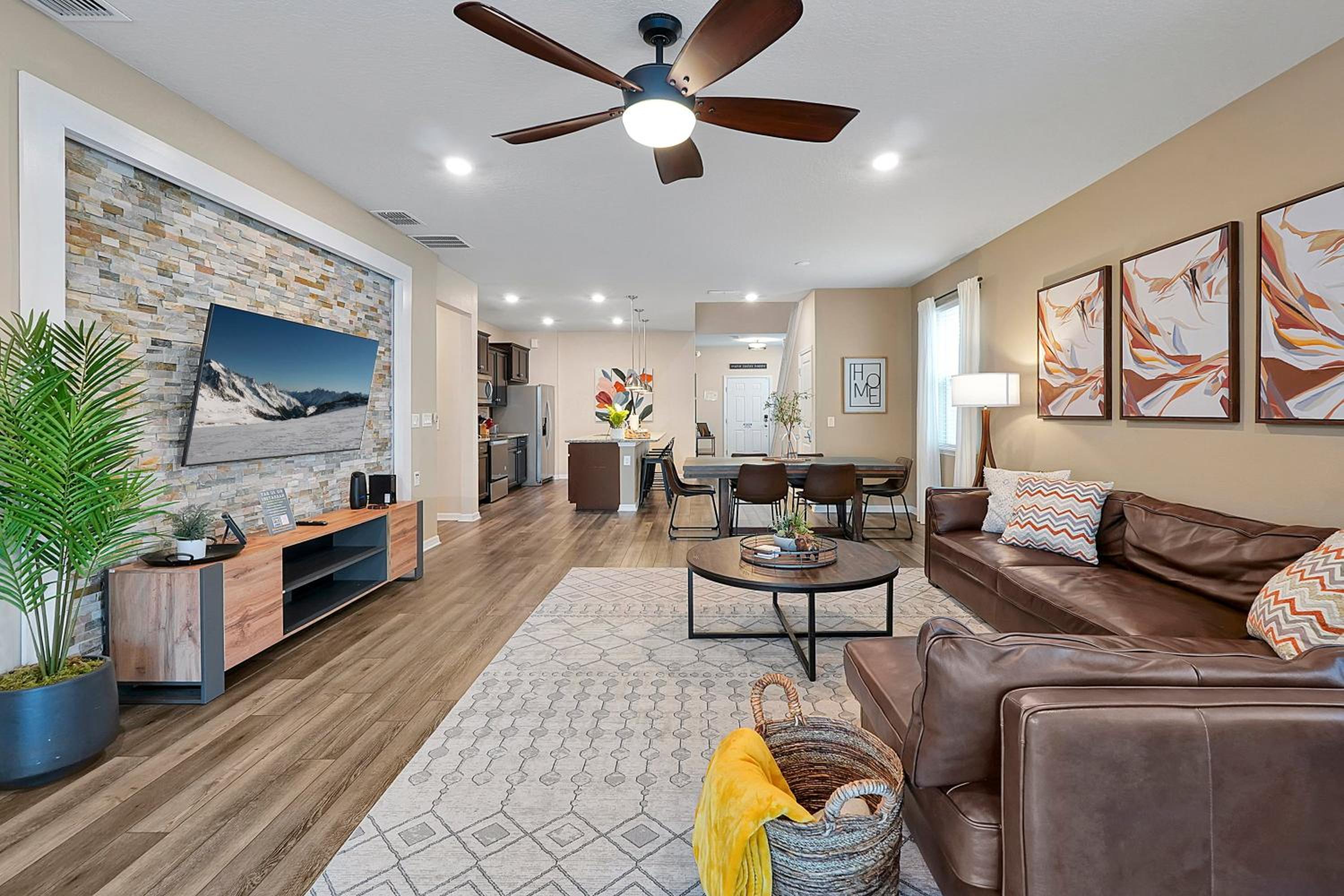 Spacious 7 bedroom home in Davenport Windsor Island Resort with a private pool.