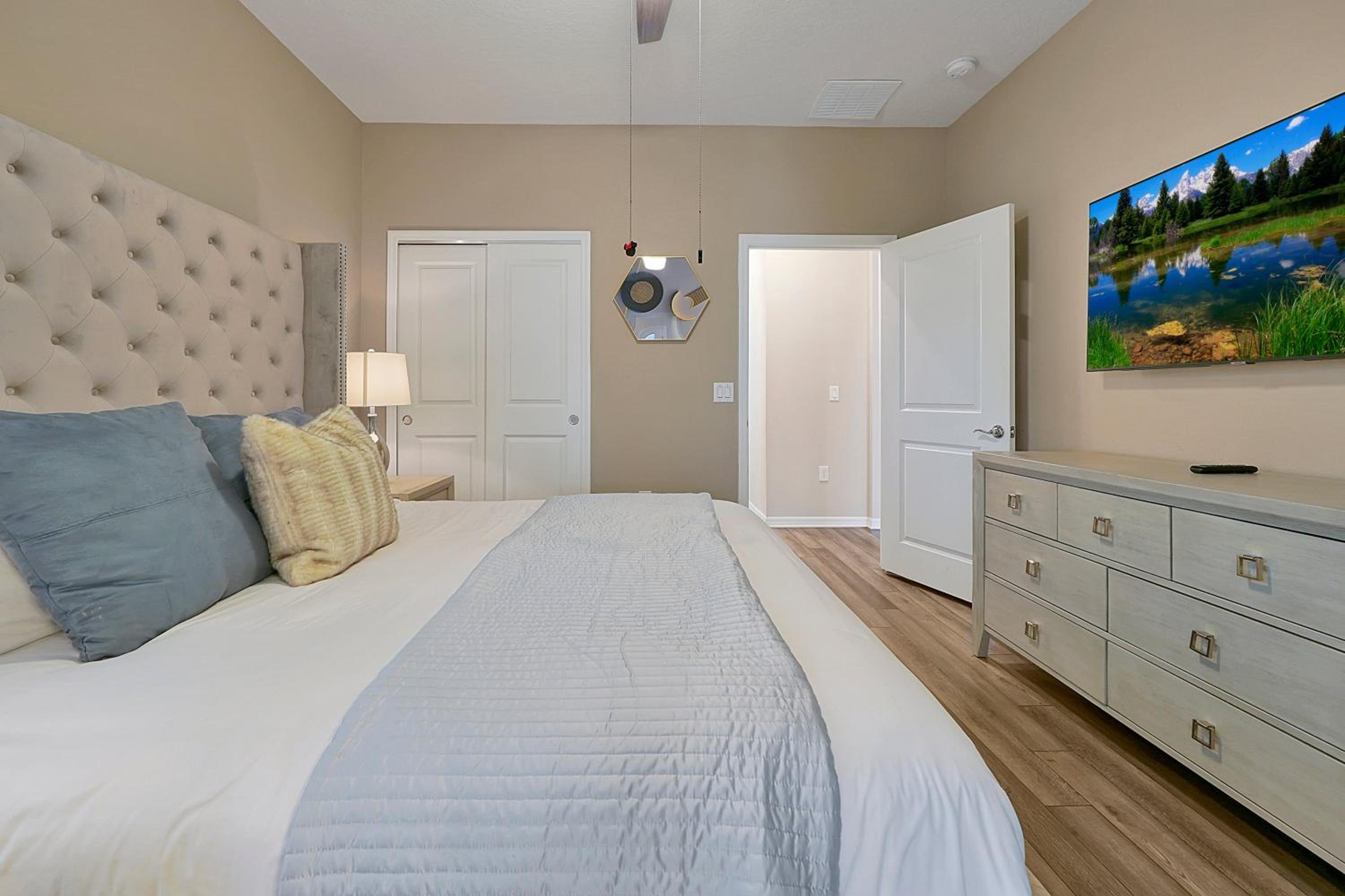 Spacious 7 bedroom home in Davenport Windsor Island Resort with a private pool.