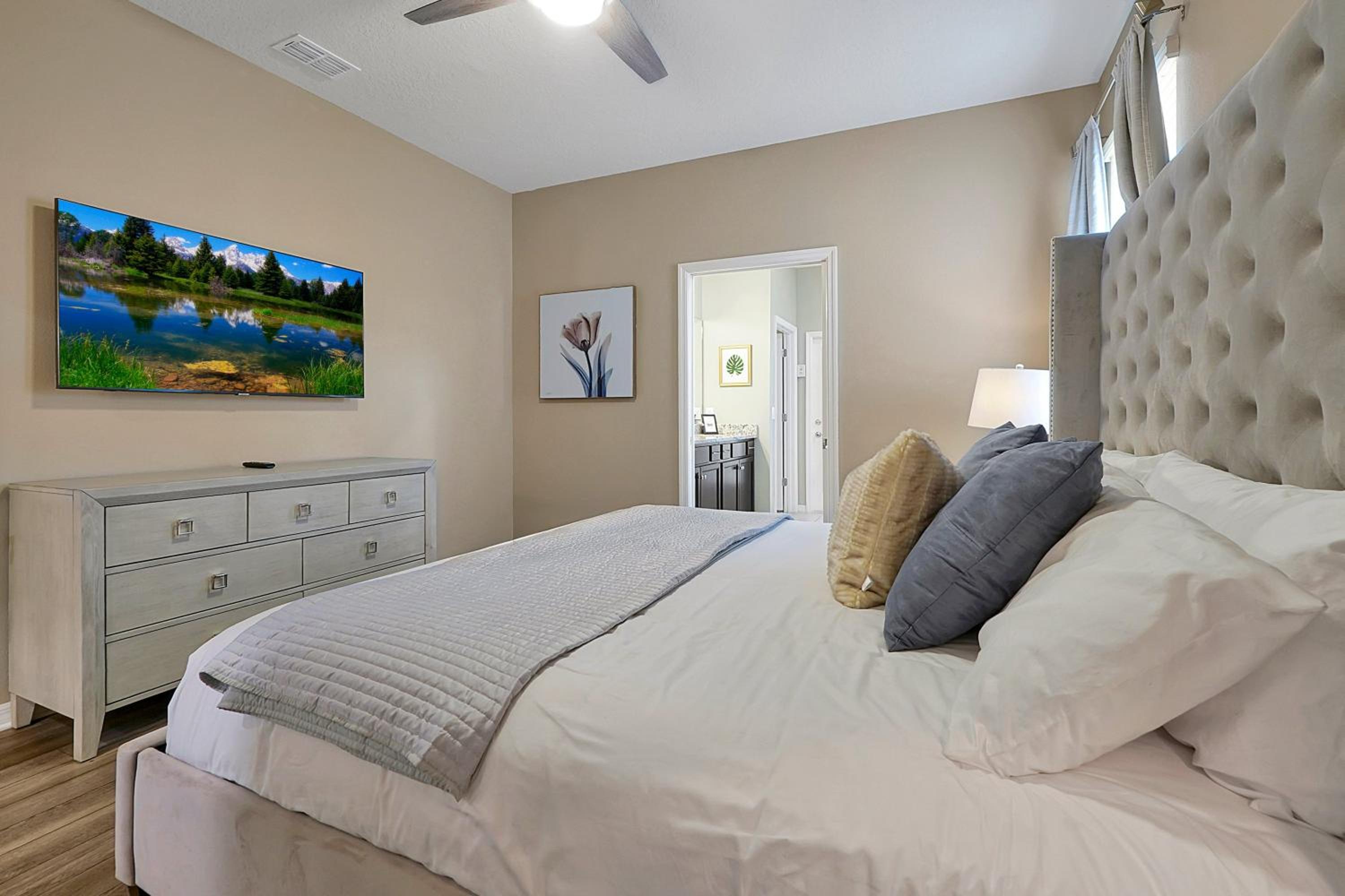Spacious 7 bedroom home in Davenport Windsor Island Resort with a private pool.