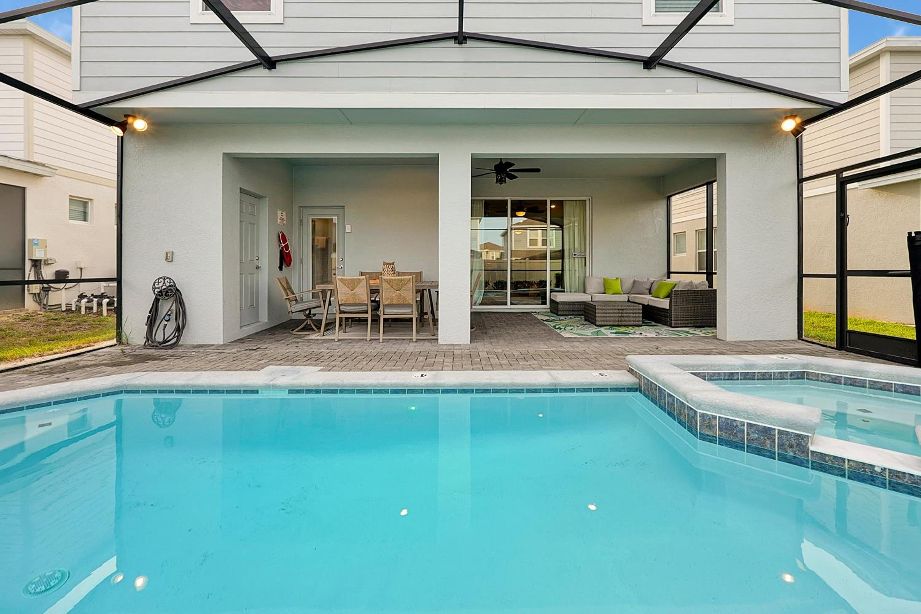 Spacious 7 bedroom home in Davenport Windsor Island Resort with a private pool.