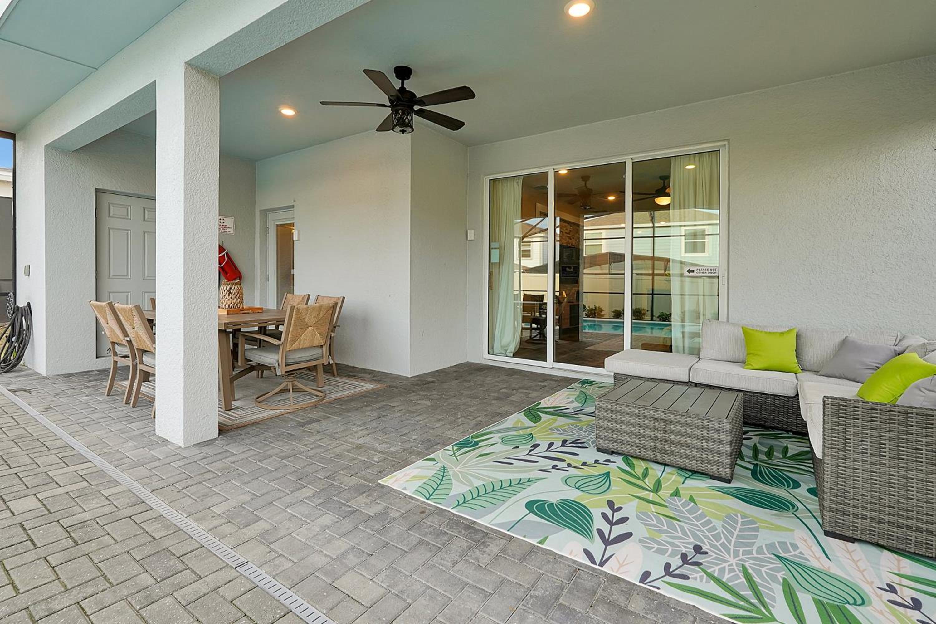 Spacious 7 bedroom home in Davenport Windsor Island Resort with a private pool.