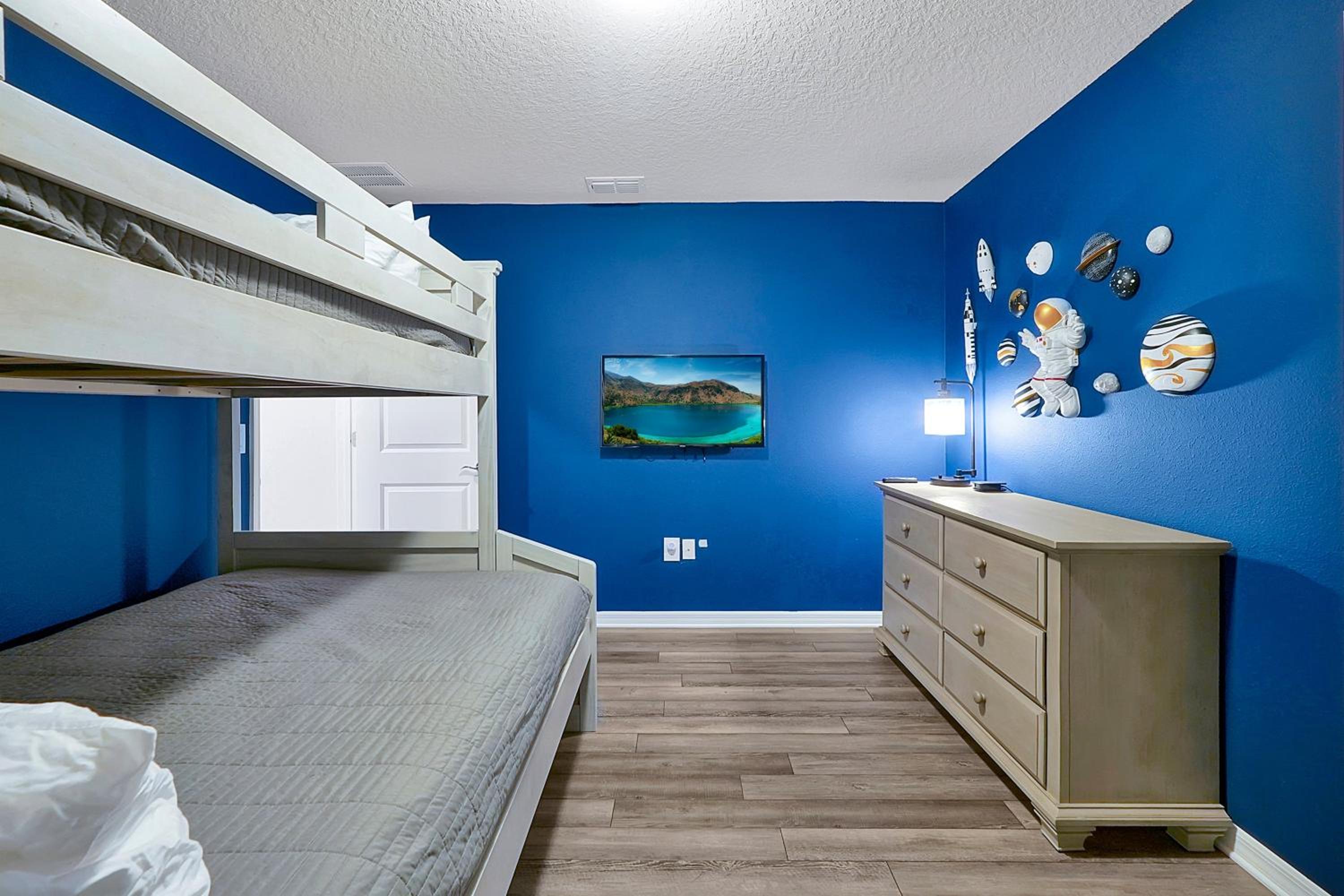 Spacious 7 bedroom home in Davenport Windsor Island Resort with a private pool.