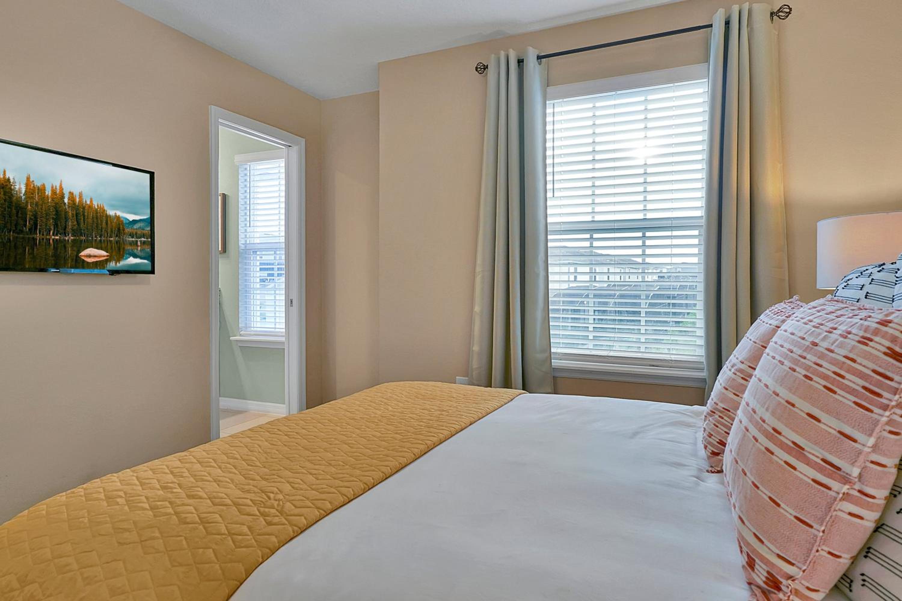 Spacious 7 bedroom home in Davenport Windsor Island Resort with a private pool.