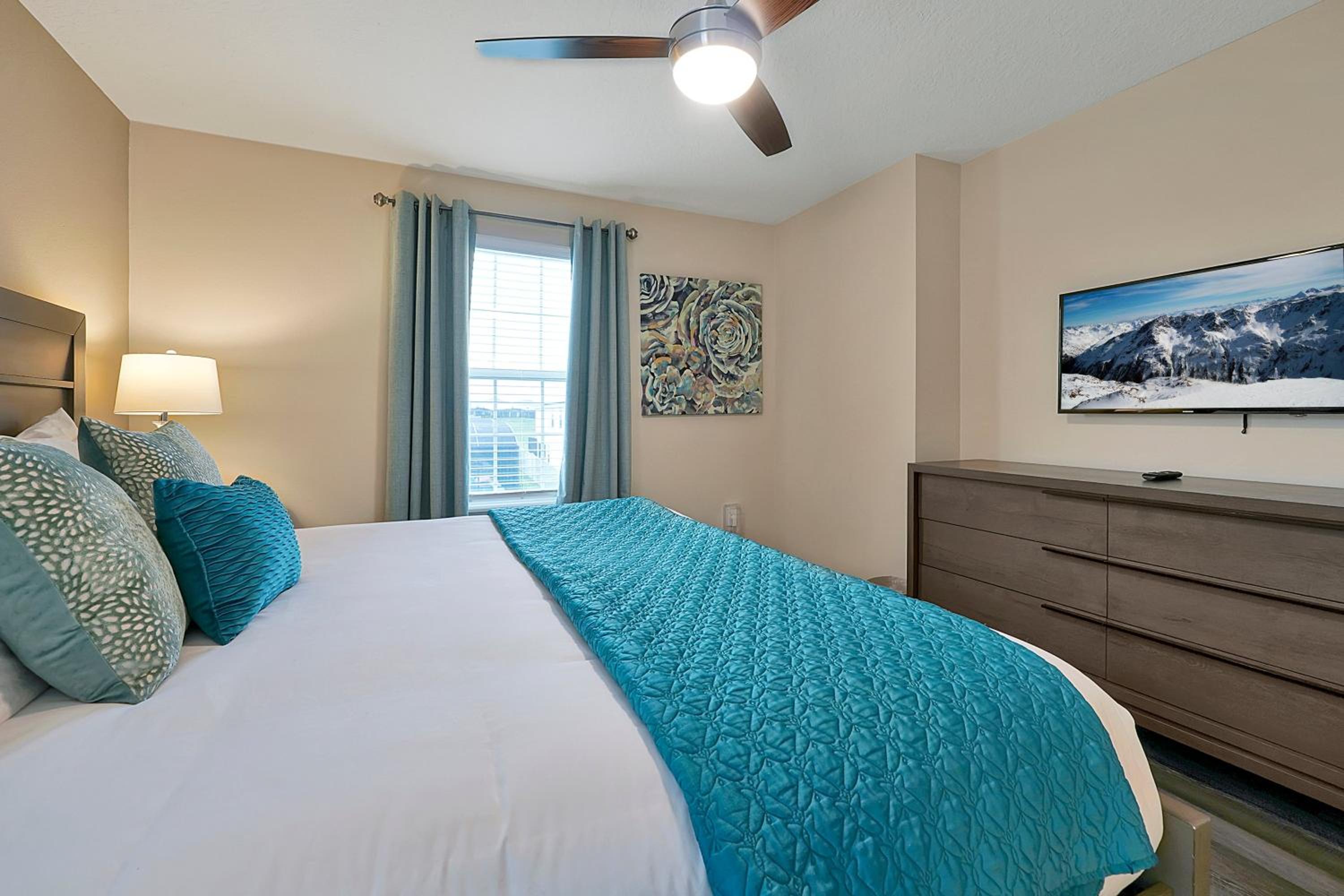 Spacious 7 bedroom home in Davenport Windsor Island Resort with a private pool.