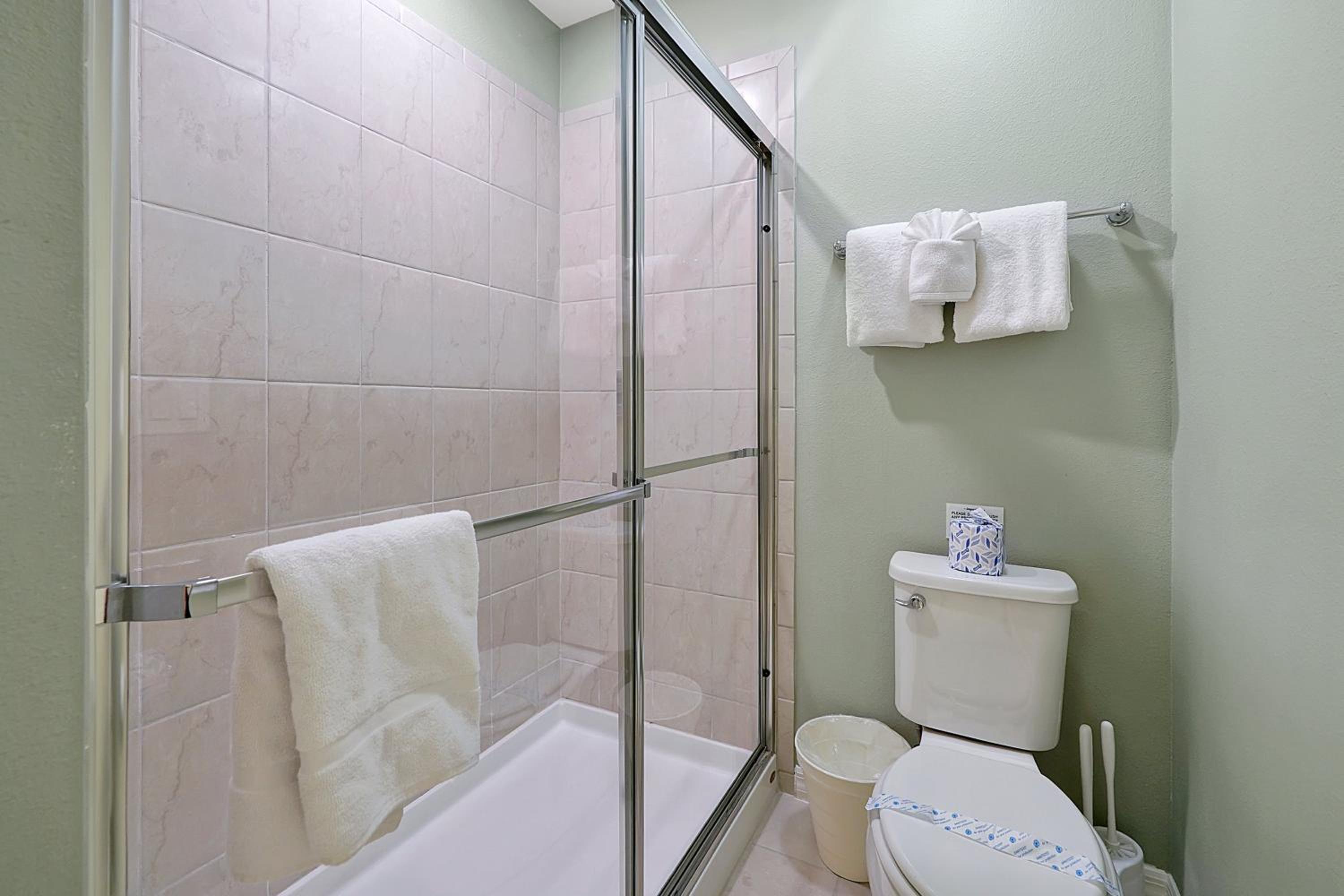 Spacious 7 bedroom home in Davenport Windsor Island Resort with a private pool.
