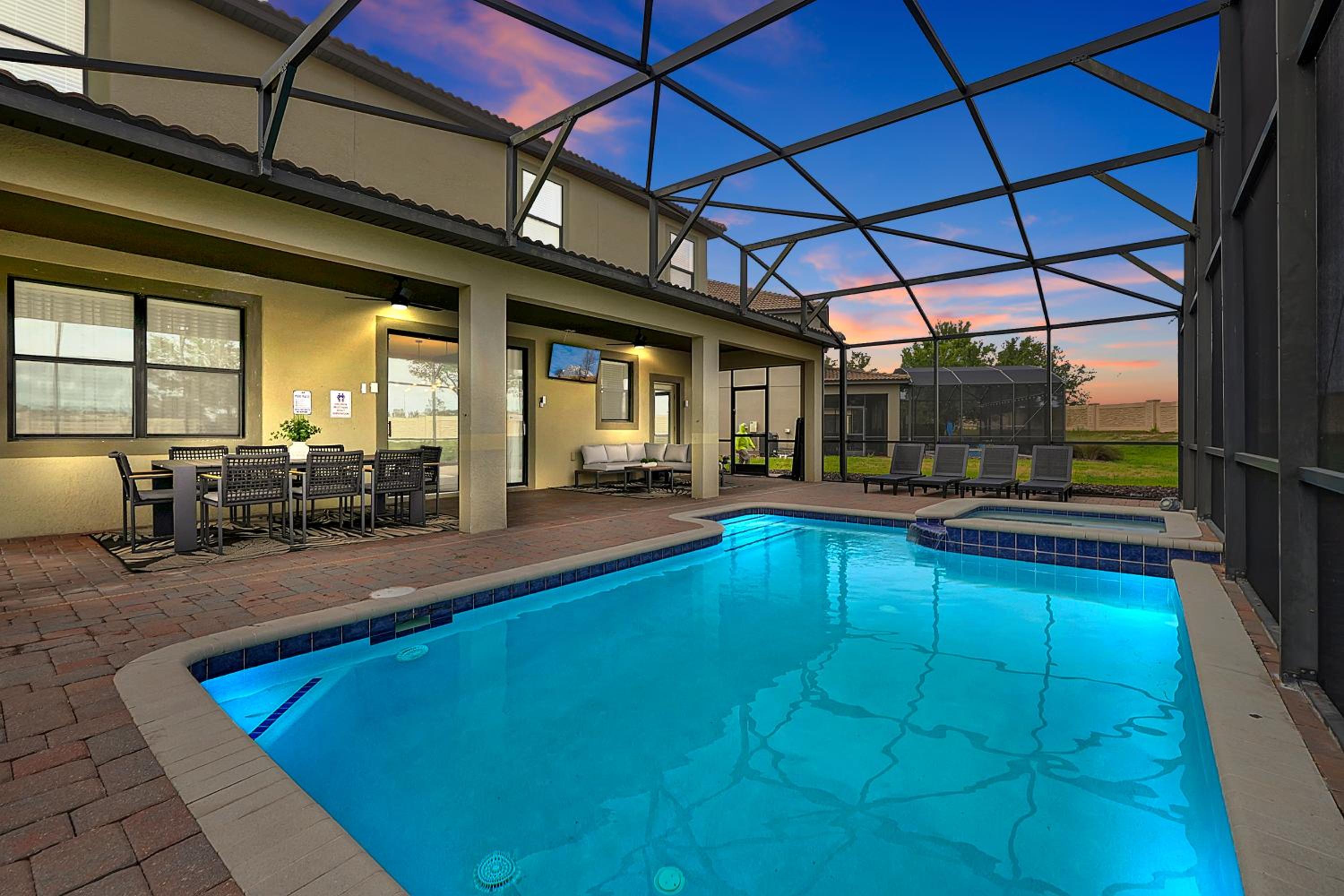 Spacious 8 bedroom home in Davenport with a private pool perfect for large groups.