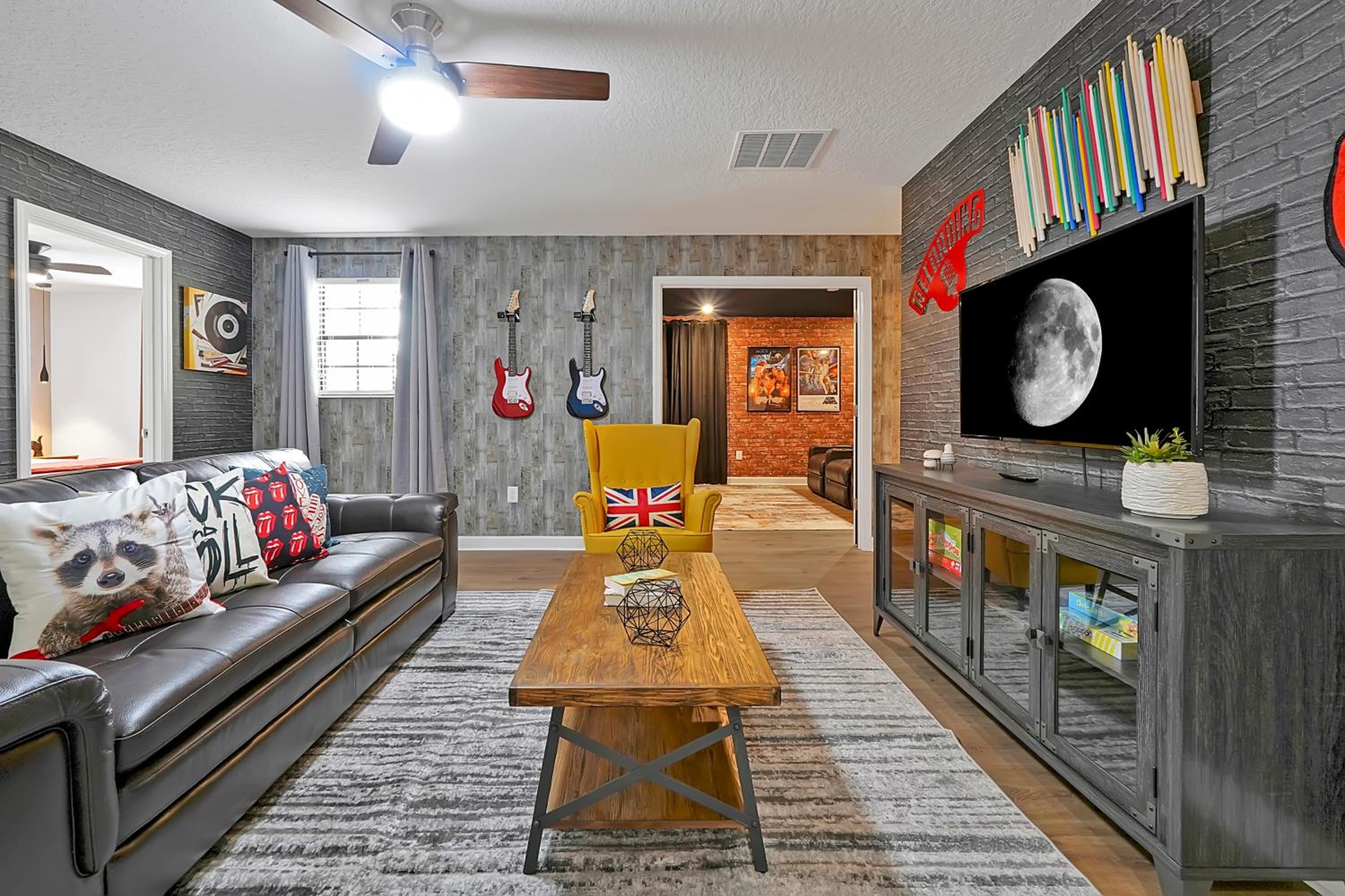 Spacious 8 bedroom home in Davenport with a private pool perfect for large groups.