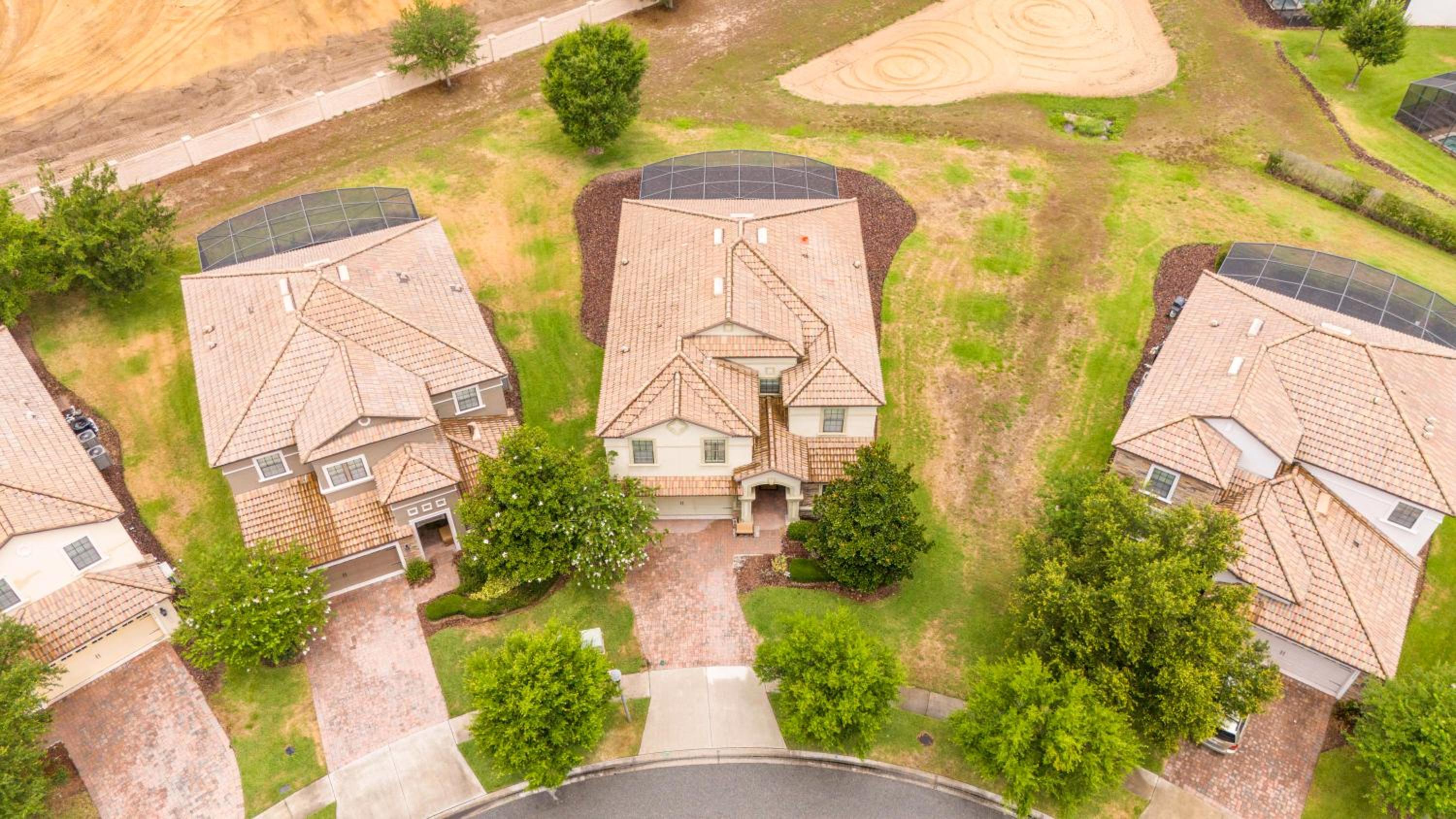 Spacious 8 bedroom home in Davenport with a private pool perfect for large groups.