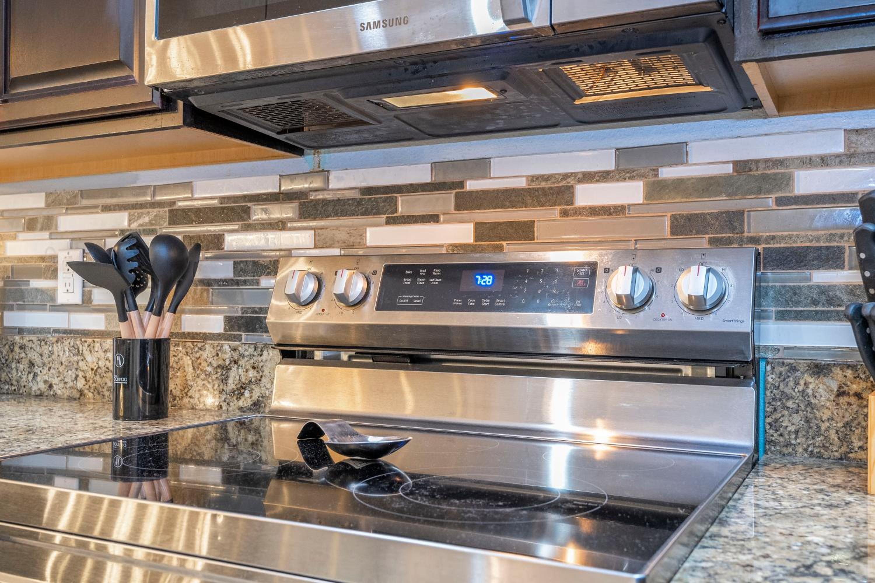 Spacious 8 bedroom home in Davenport with a private pool perfect for large groups.