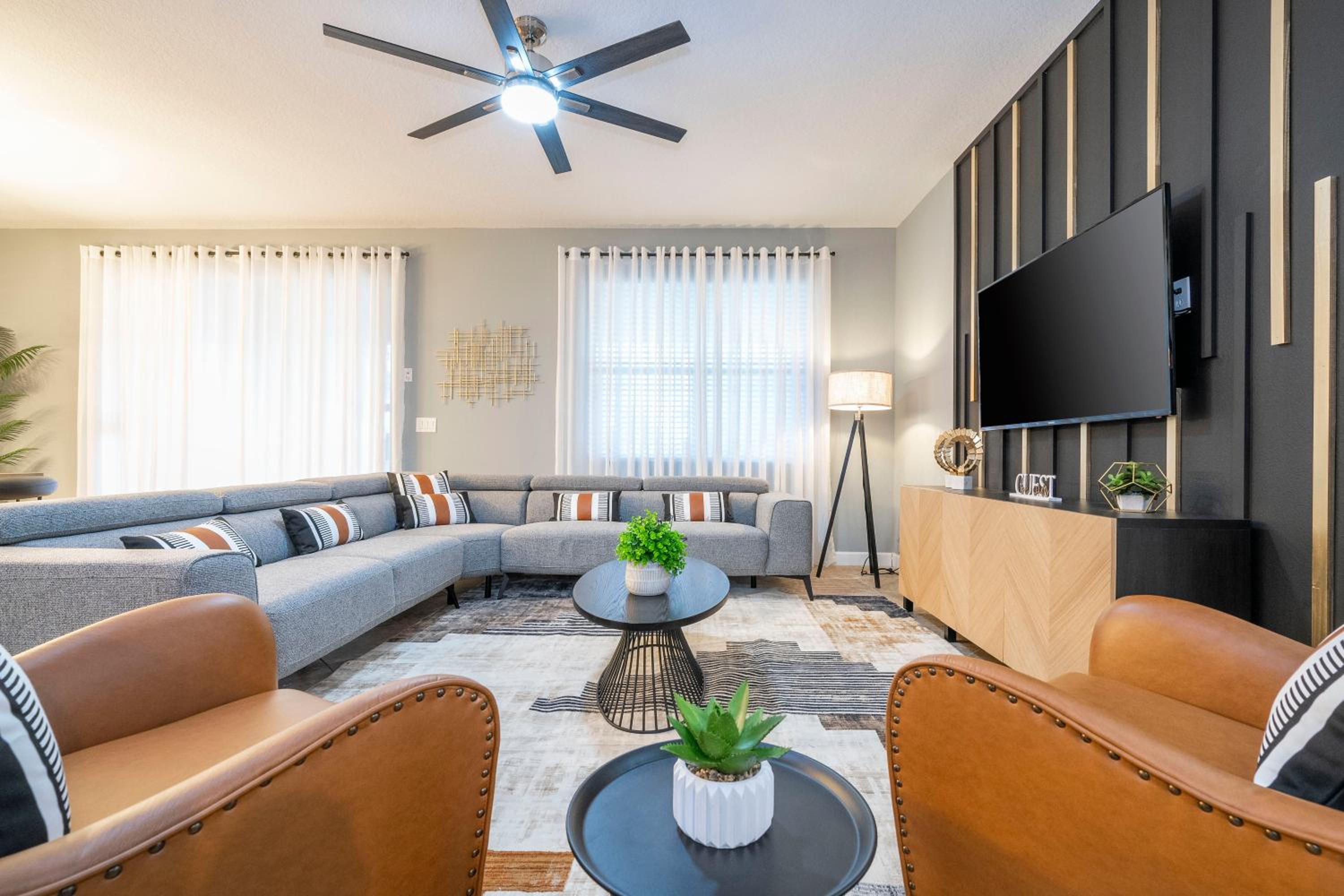 Spacious 8 bedroom home in Davenport with a private pool perfect for large groups.