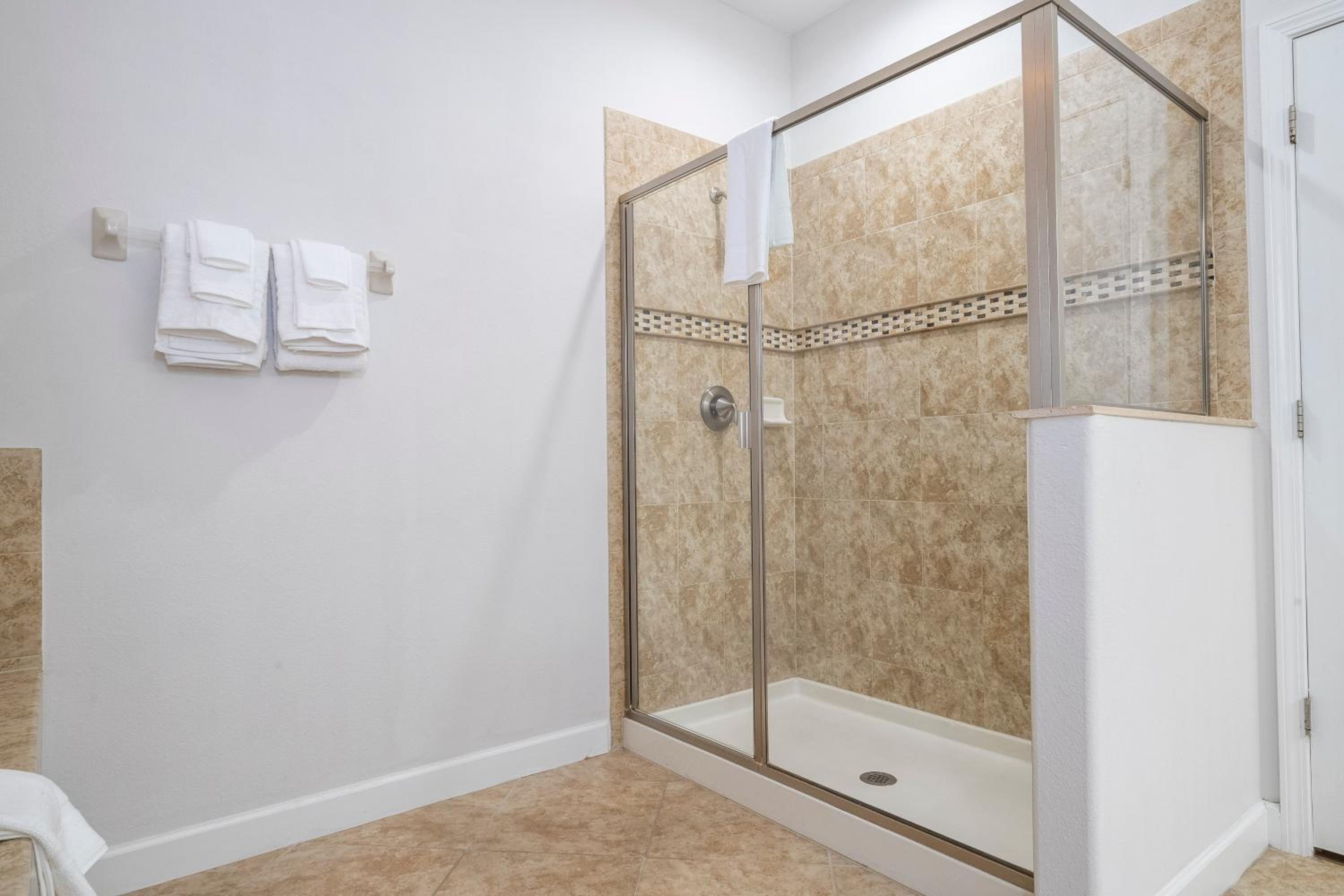 Spacious 8 bedroom home in Davenport with a private pool perfect for large groups.