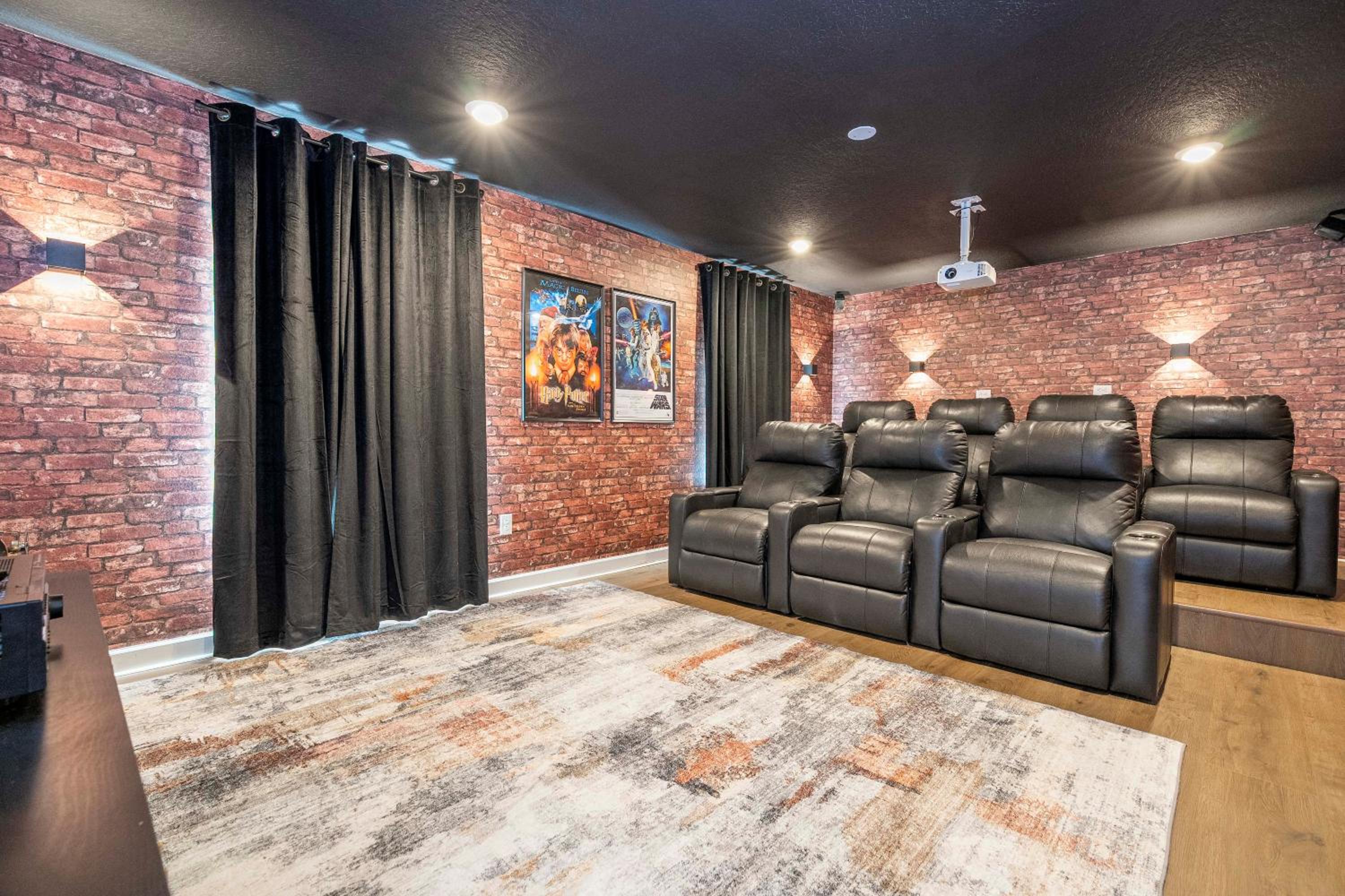 Spacious 8 bedroom home in Davenport with a private pool perfect for large groups.