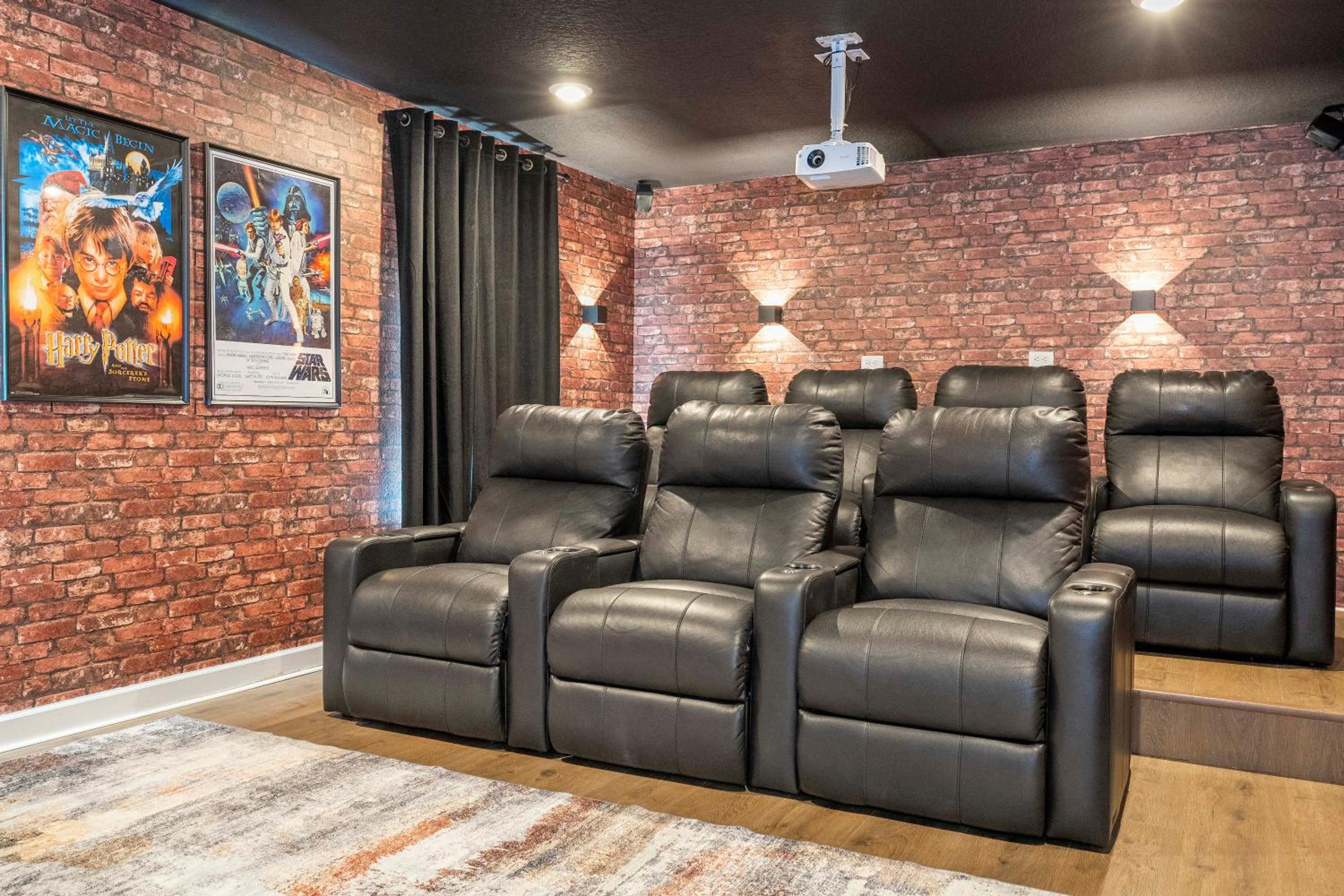 Spacious 8 bedroom home in Davenport with a private pool perfect for large groups.
