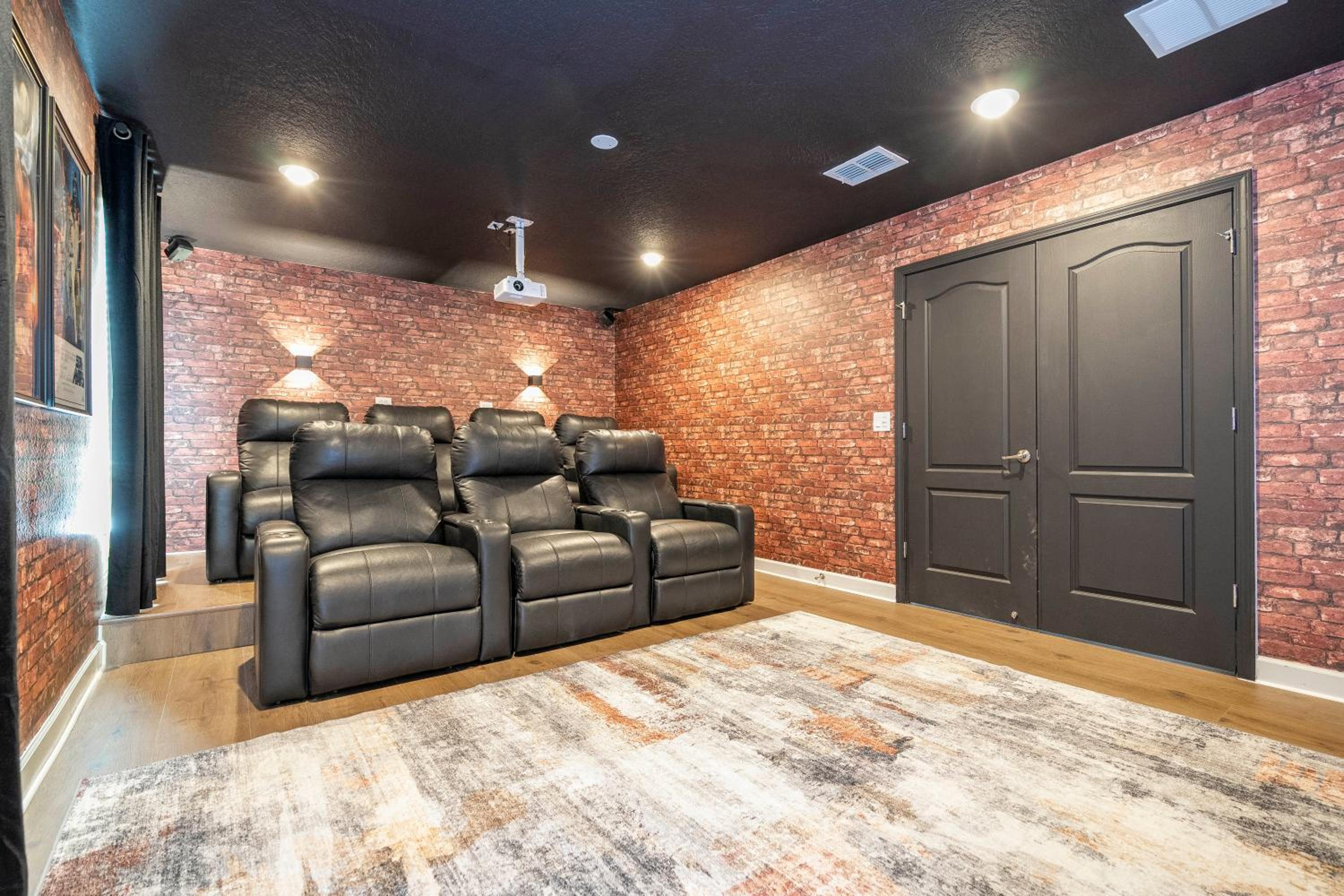 Spacious 8 bedroom home in Davenport with a private pool perfect for large groups.
