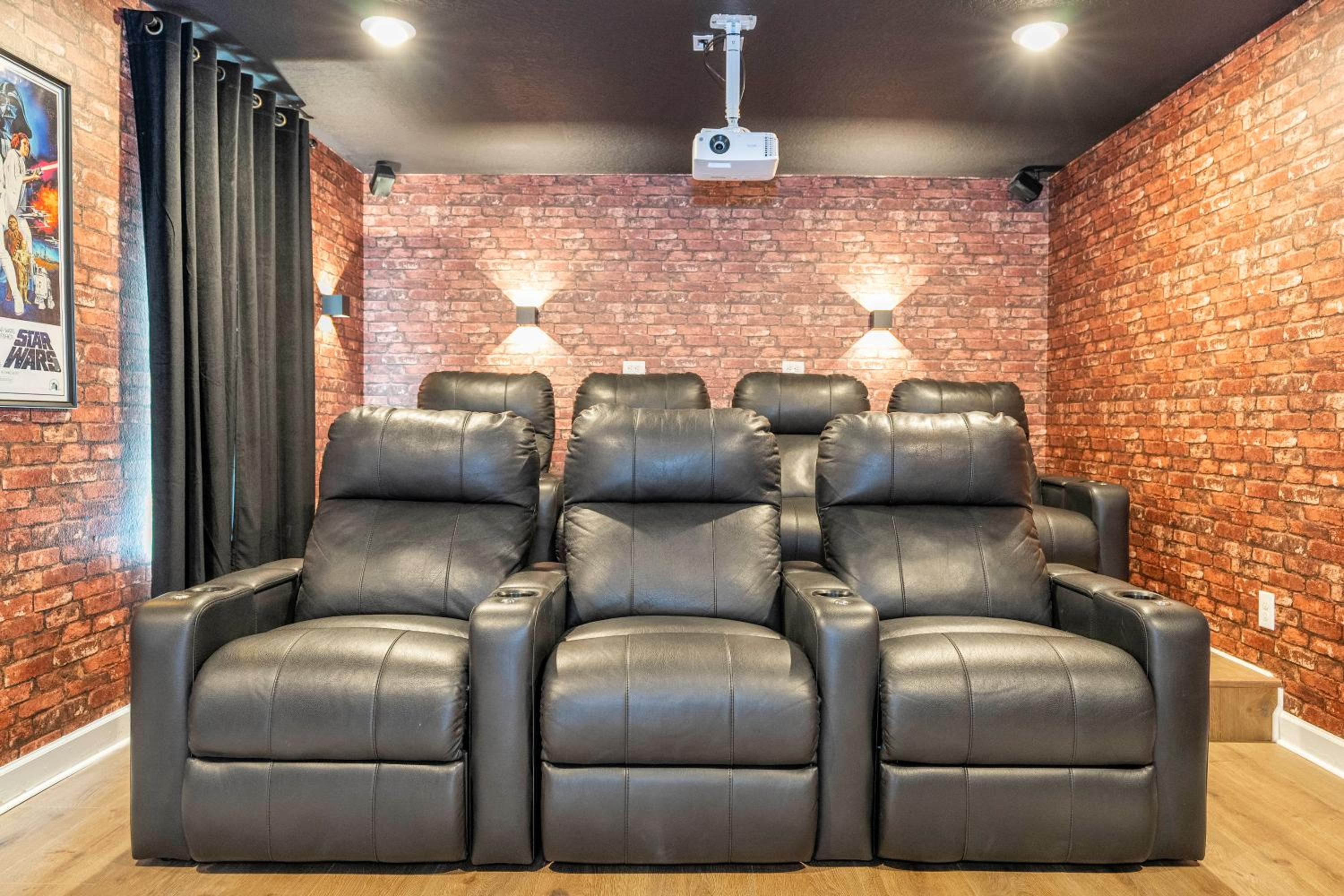 Spacious 8 bedroom home in Davenport with a private pool perfect for large groups.