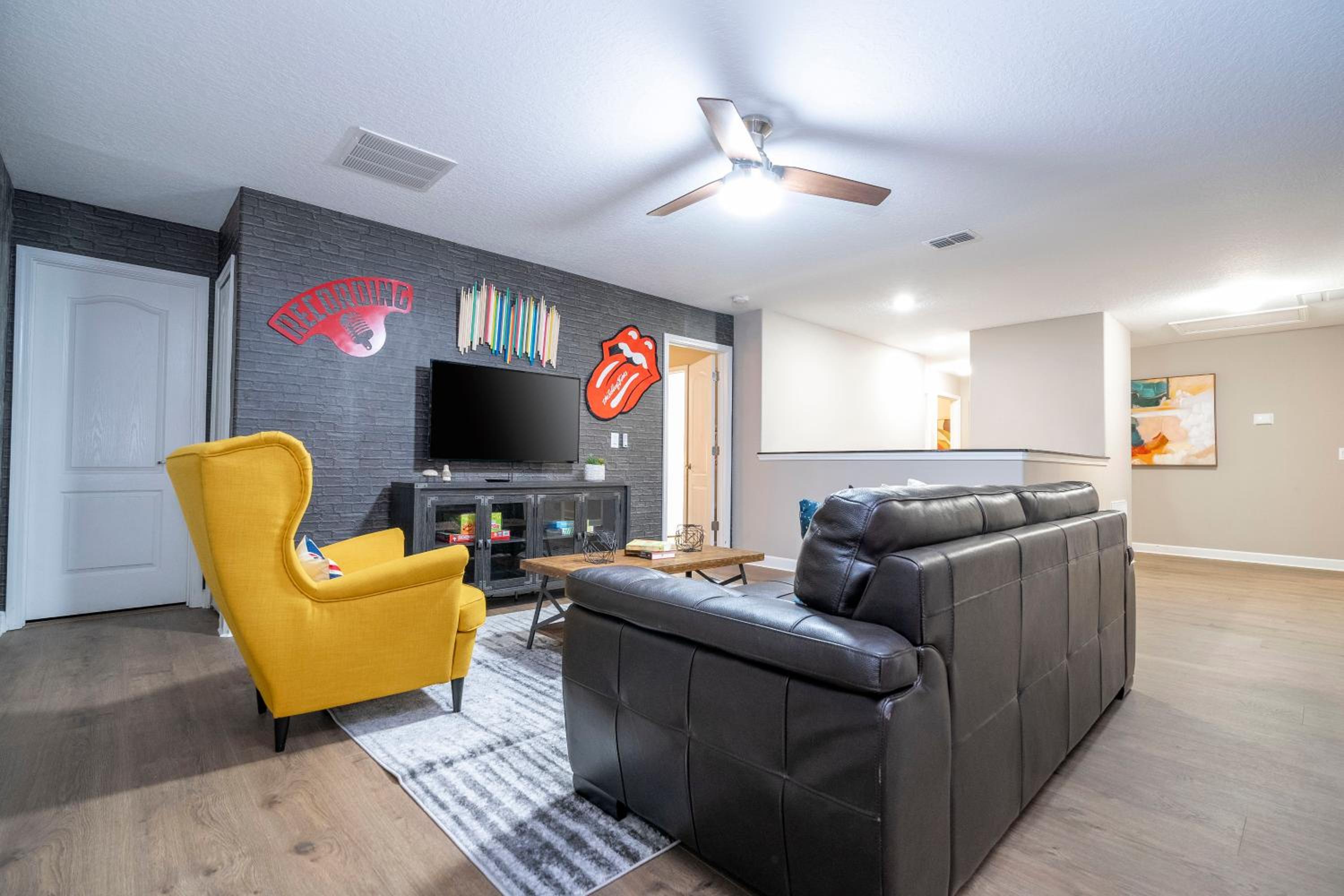 Spacious 8 bedroom home in Davenport with a private pool perfect for large groups.