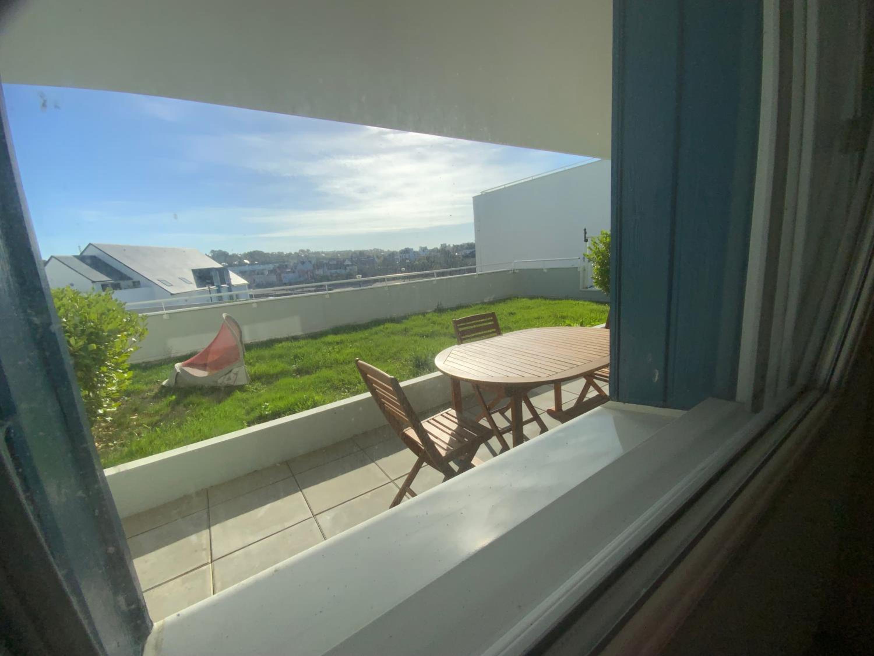 Appartement au face port avec grande terrasse