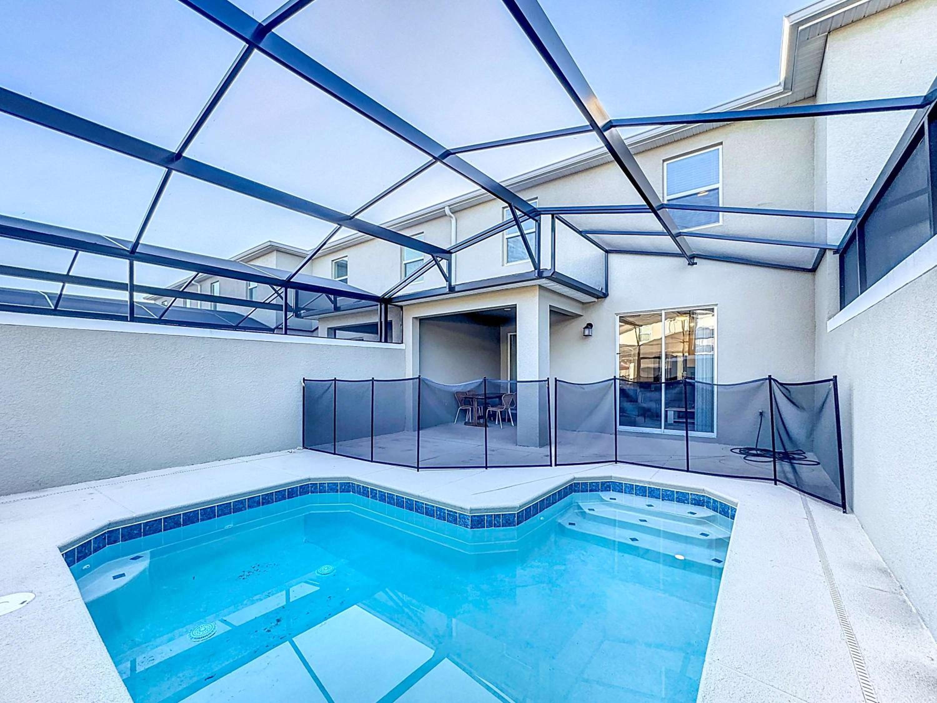 Impressive Hideaway with Private Pool and access to 2 Clubhouses