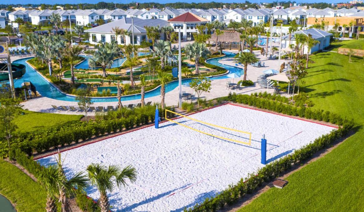 Impressive Hideaway with Private Pool and access to 2 Clubhouses
