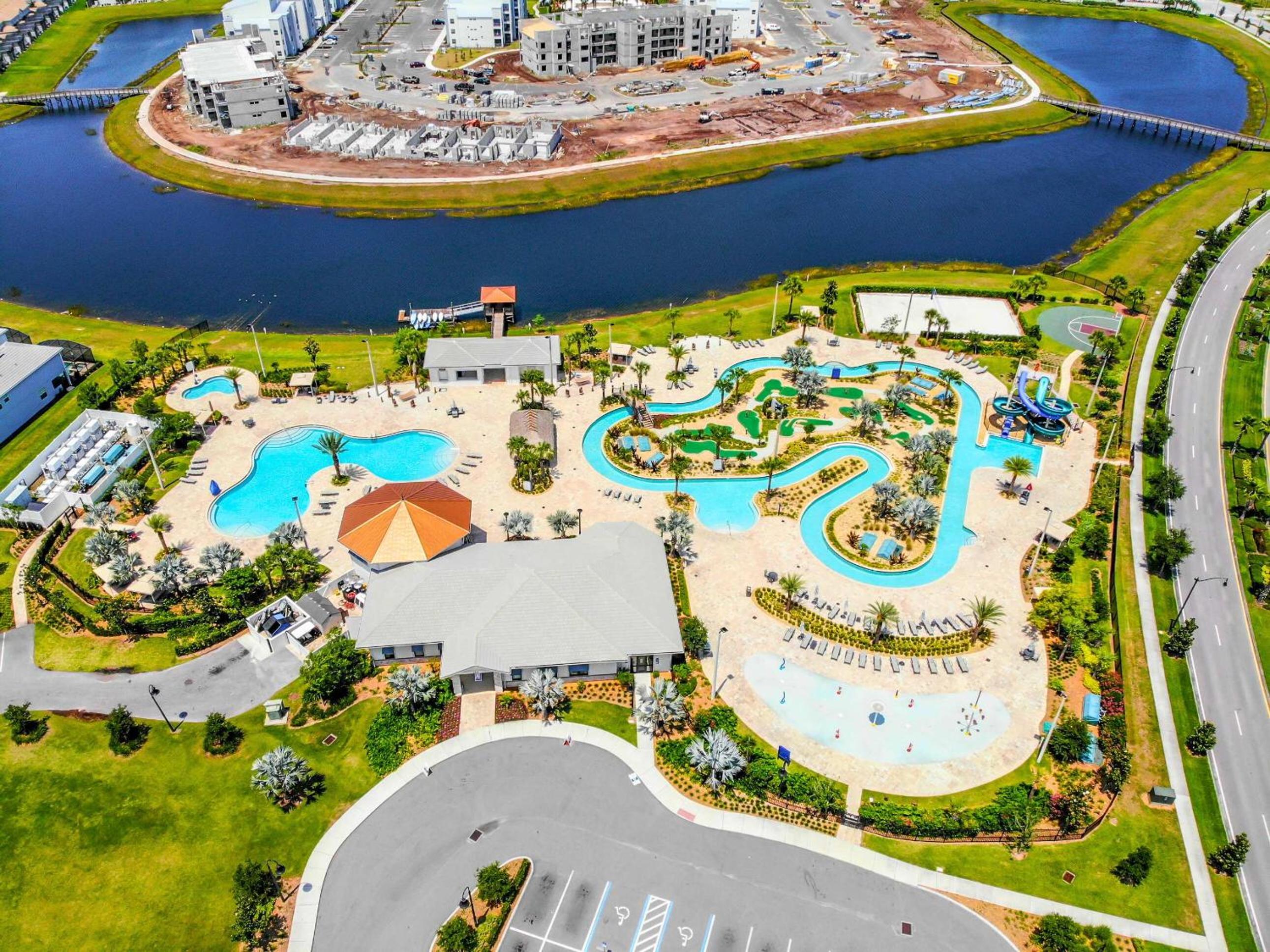 Impressive Hideaway with Private Pool and access to 2 Clubhouses