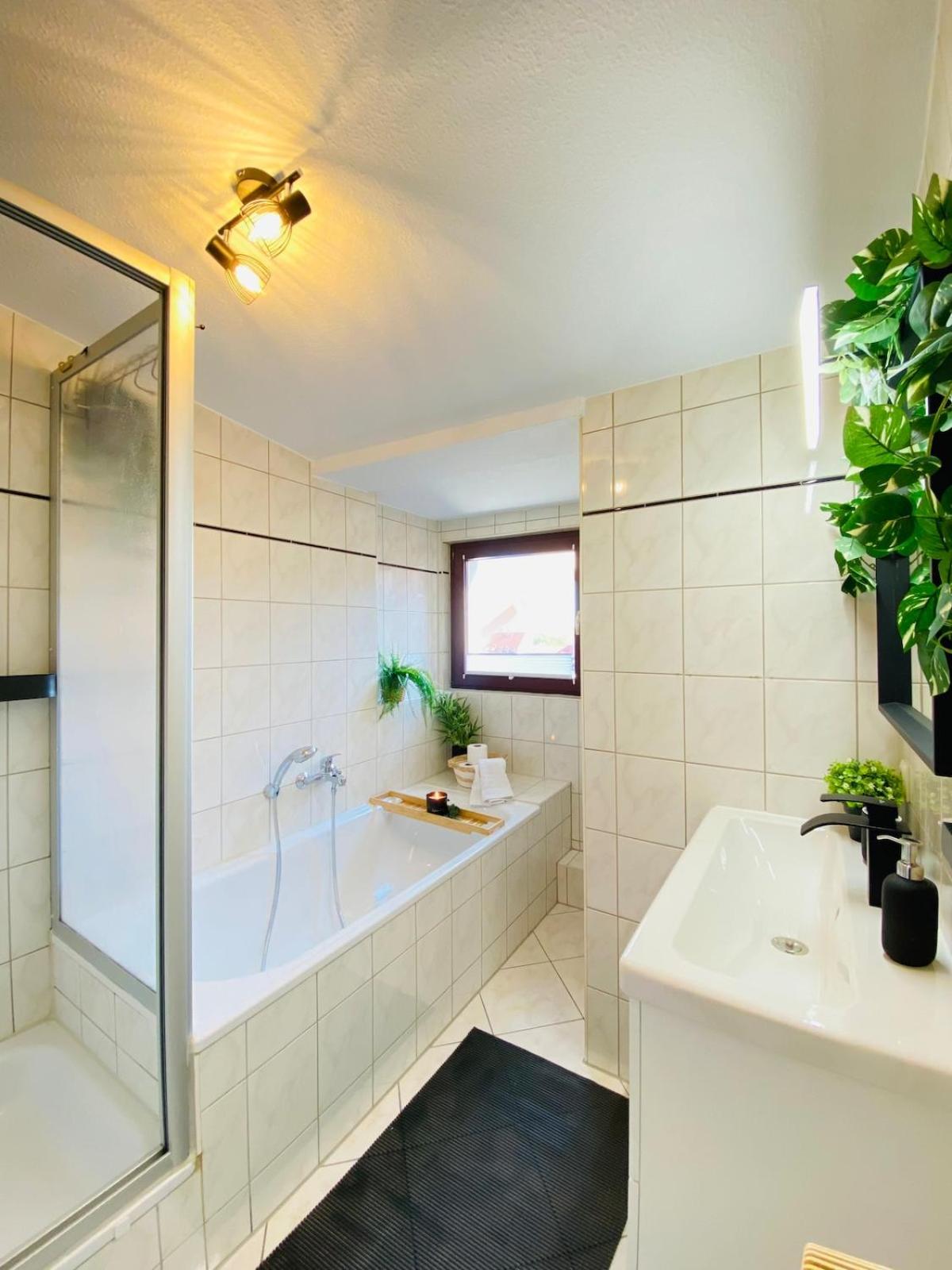 Cinema Apartment Magdeburg - Kitchen & Balcony