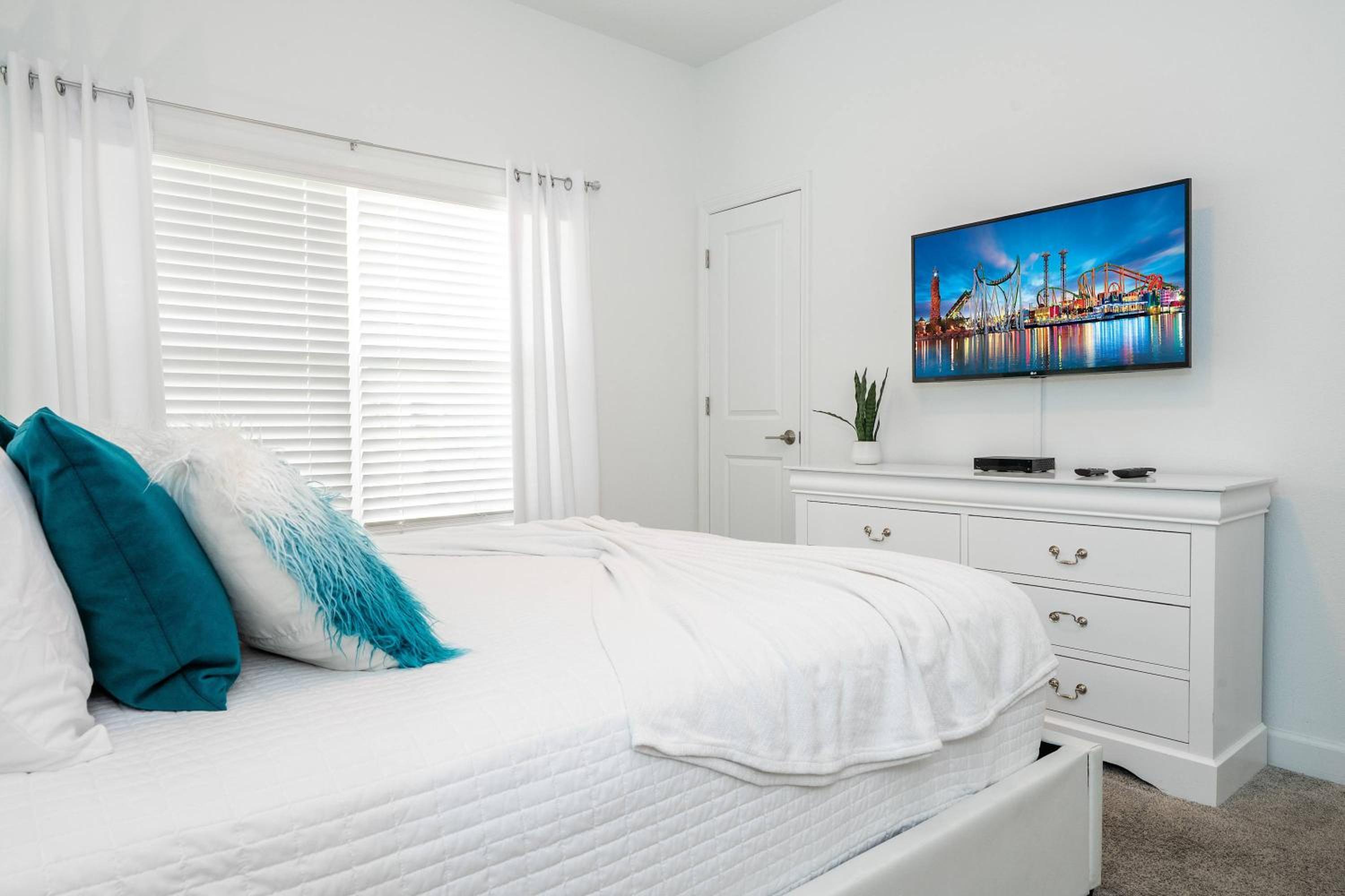 Stunning 4Bd Close to Disney at Storey Lake Resort 2569