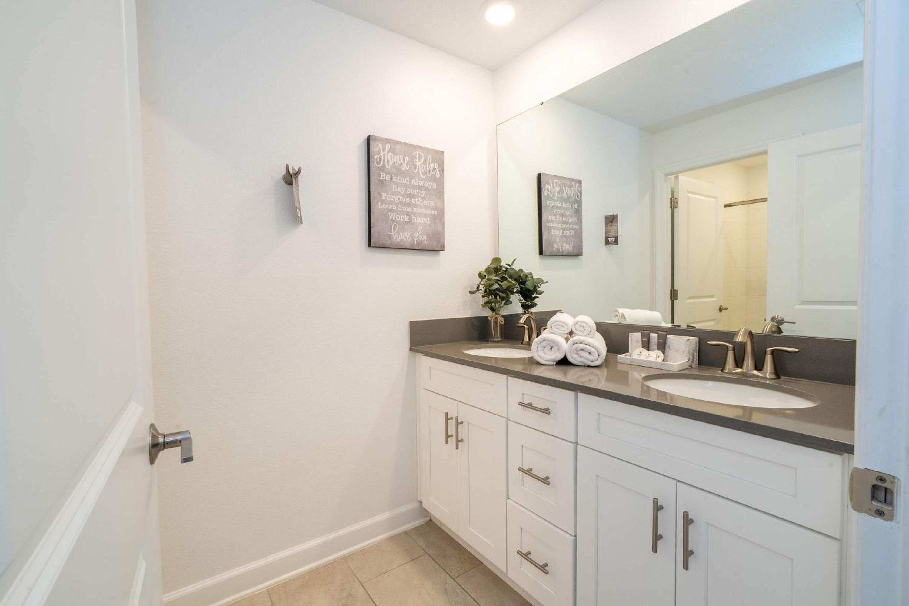 Stunning 4Bd Close to Disney at Storey Lake Resort 2569