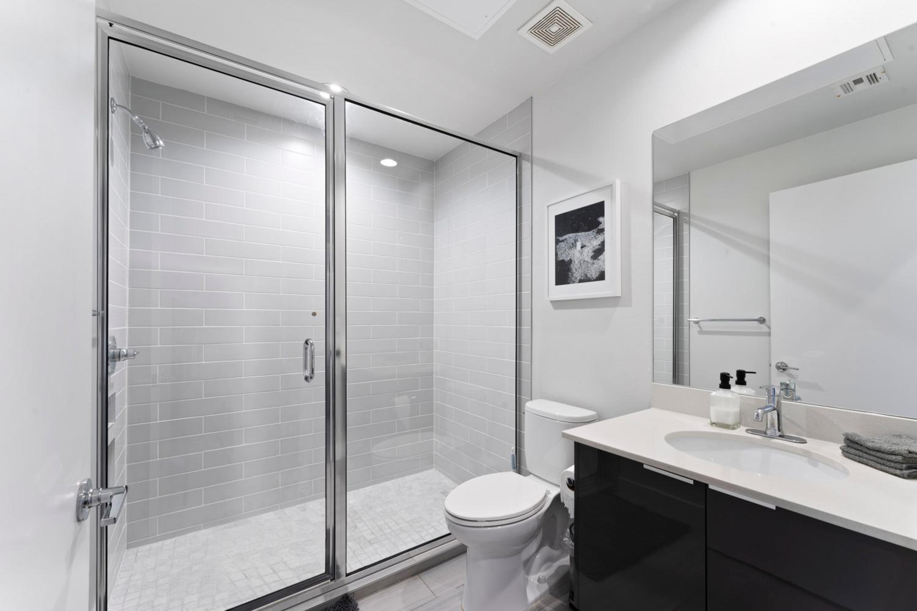 Prime East Downtown Studio w pool gym laundry