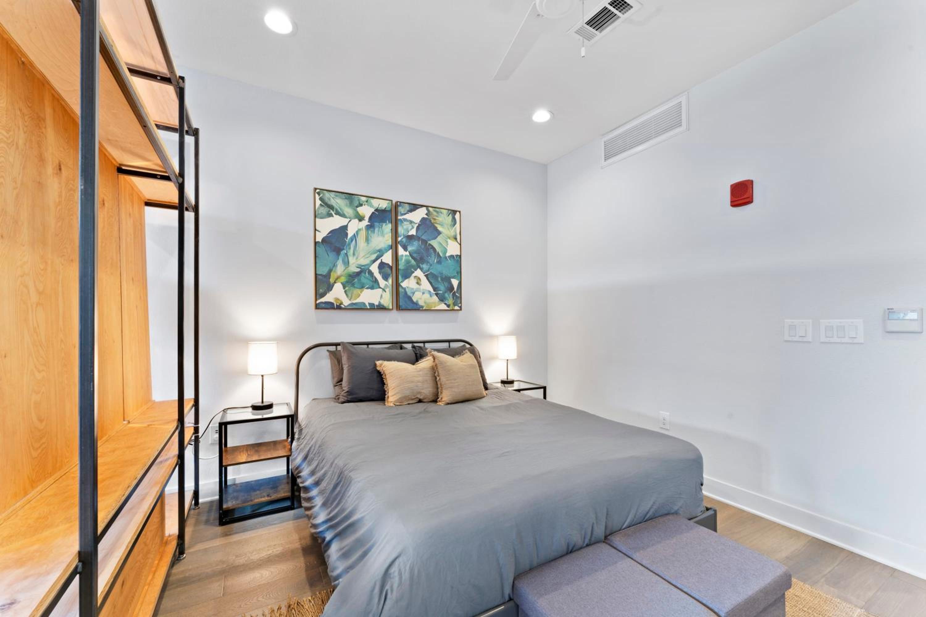 Prime East Downtown Studio w pool gym laundry