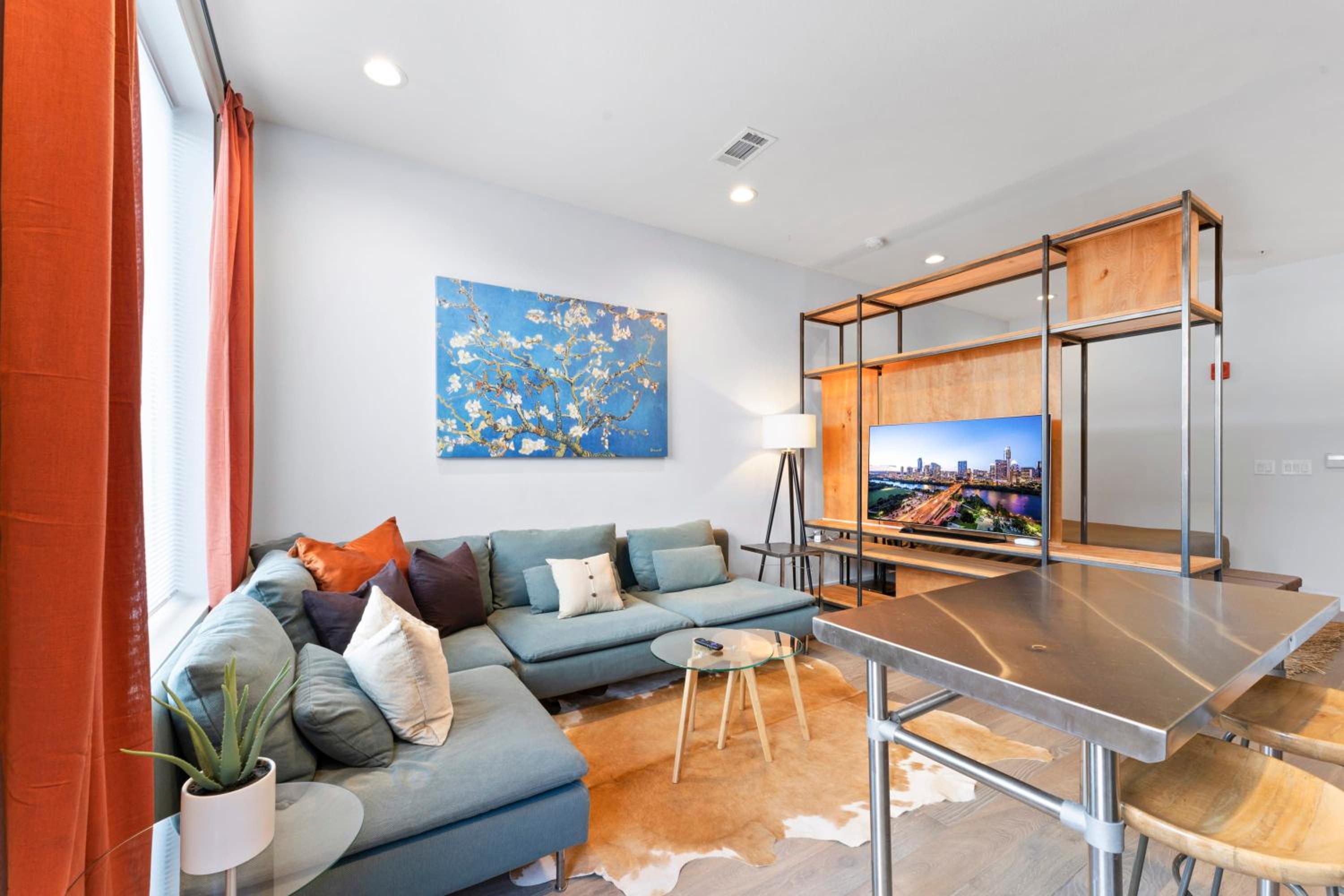 Prime East Downtown Studio w pool gym laundry