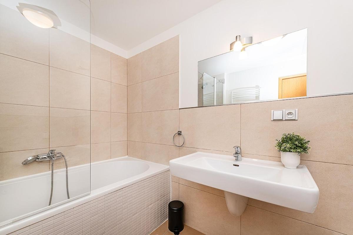 Amazing 3-Bedroom and Terrace overlooking TV Tower