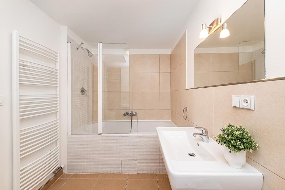 Amazing 3-Bedroom and Terrace overlooking TV Tower