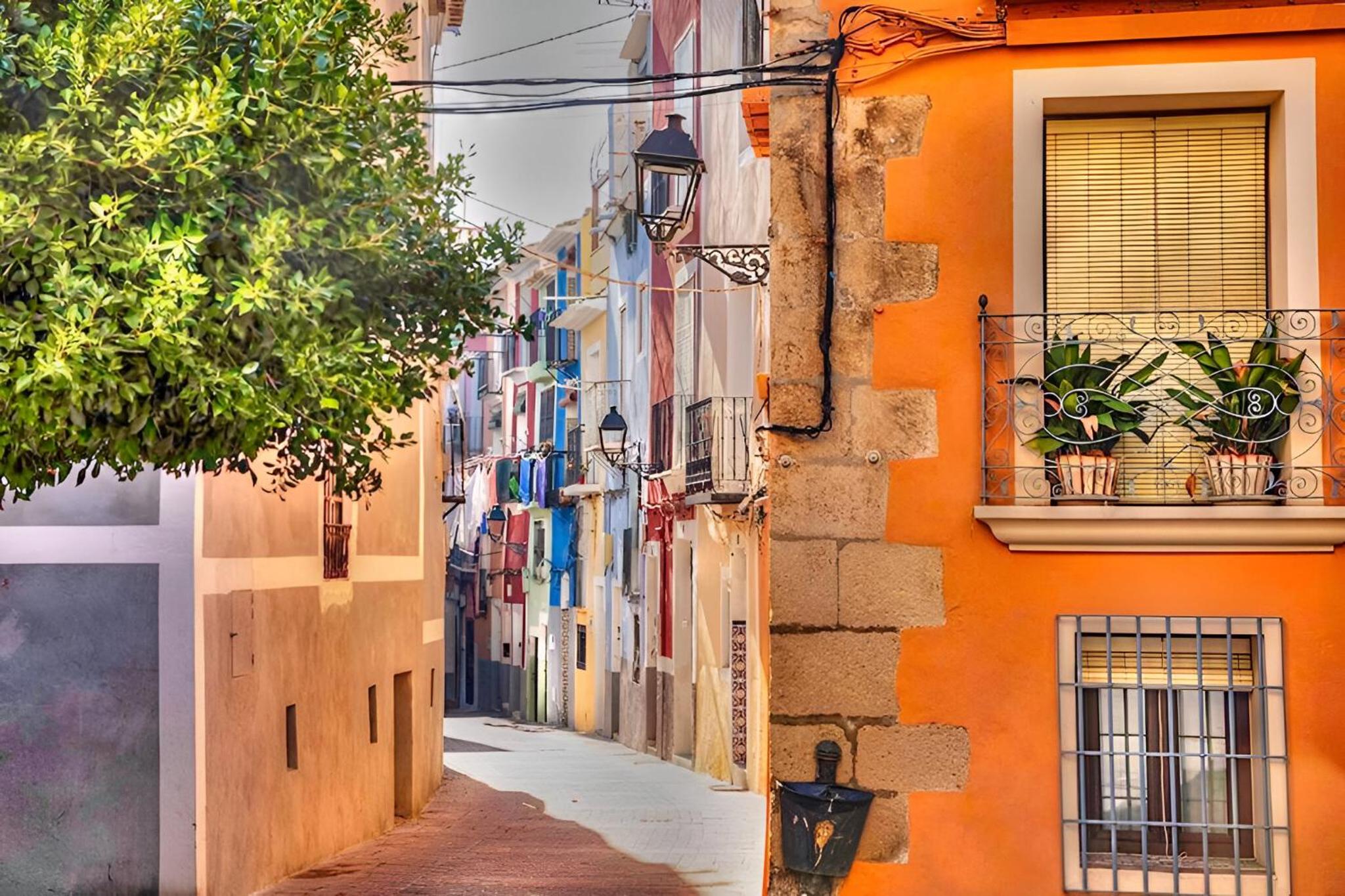 Luz del Faro, apartment in historic townhouse with sea view - by OYOOSTAYS