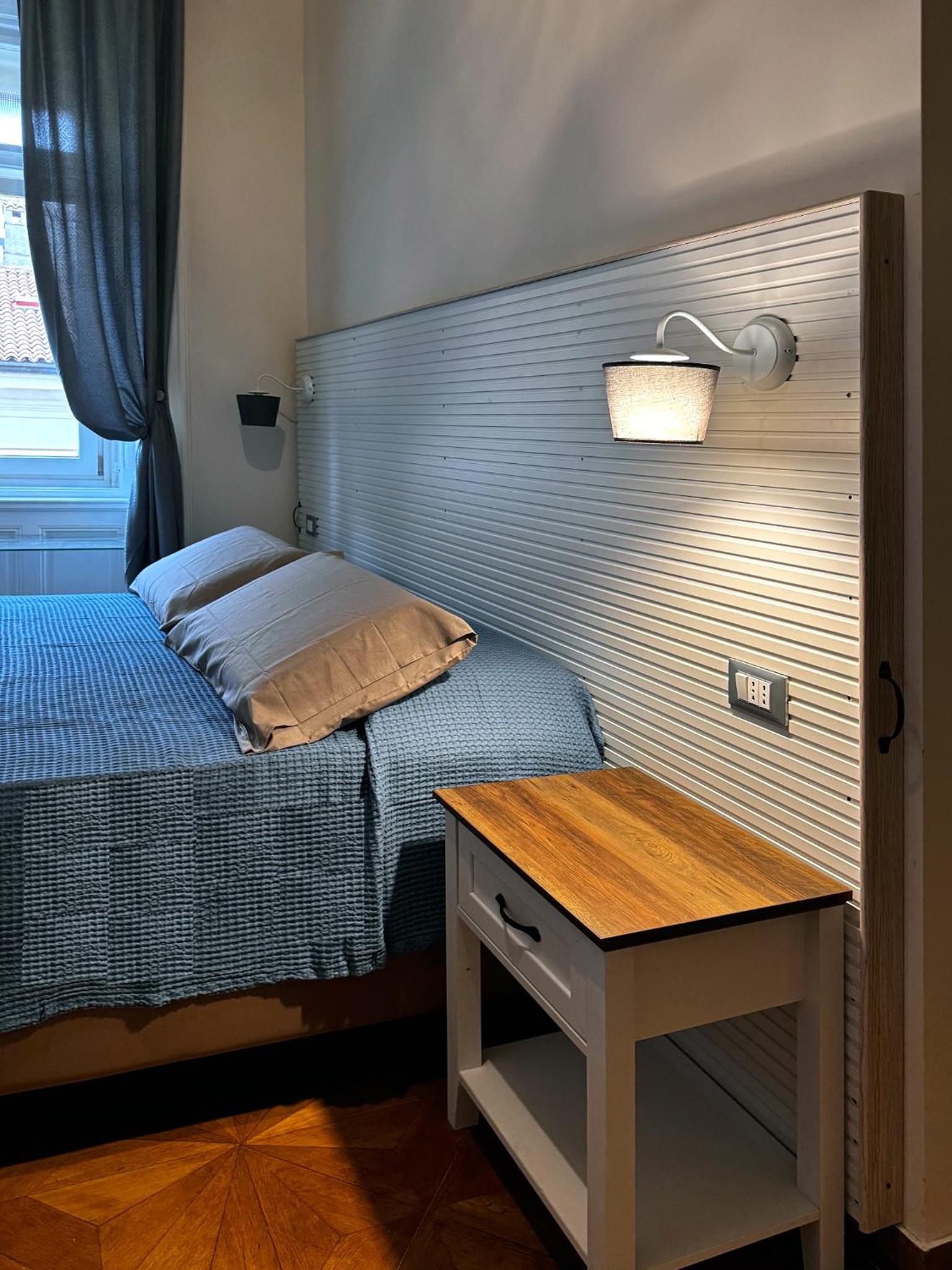 Bed and Chic art rooms
